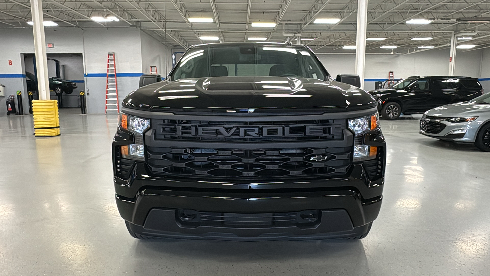 2024 Chevrolet Silverado 1500 Custom 20