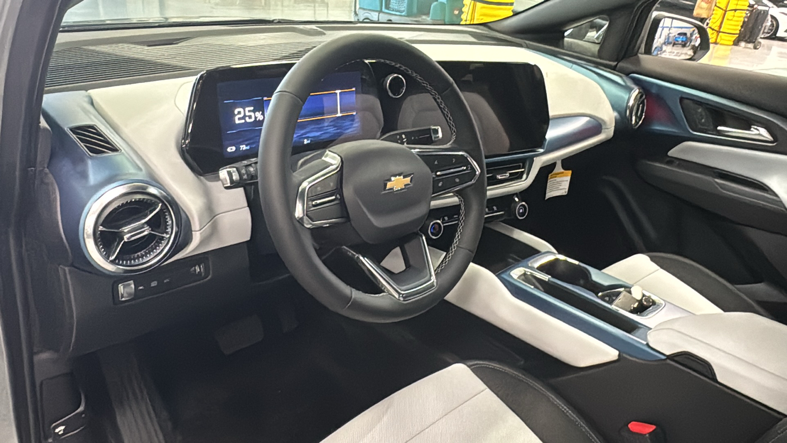 2024 Chevrolet Equinox EV LT 12