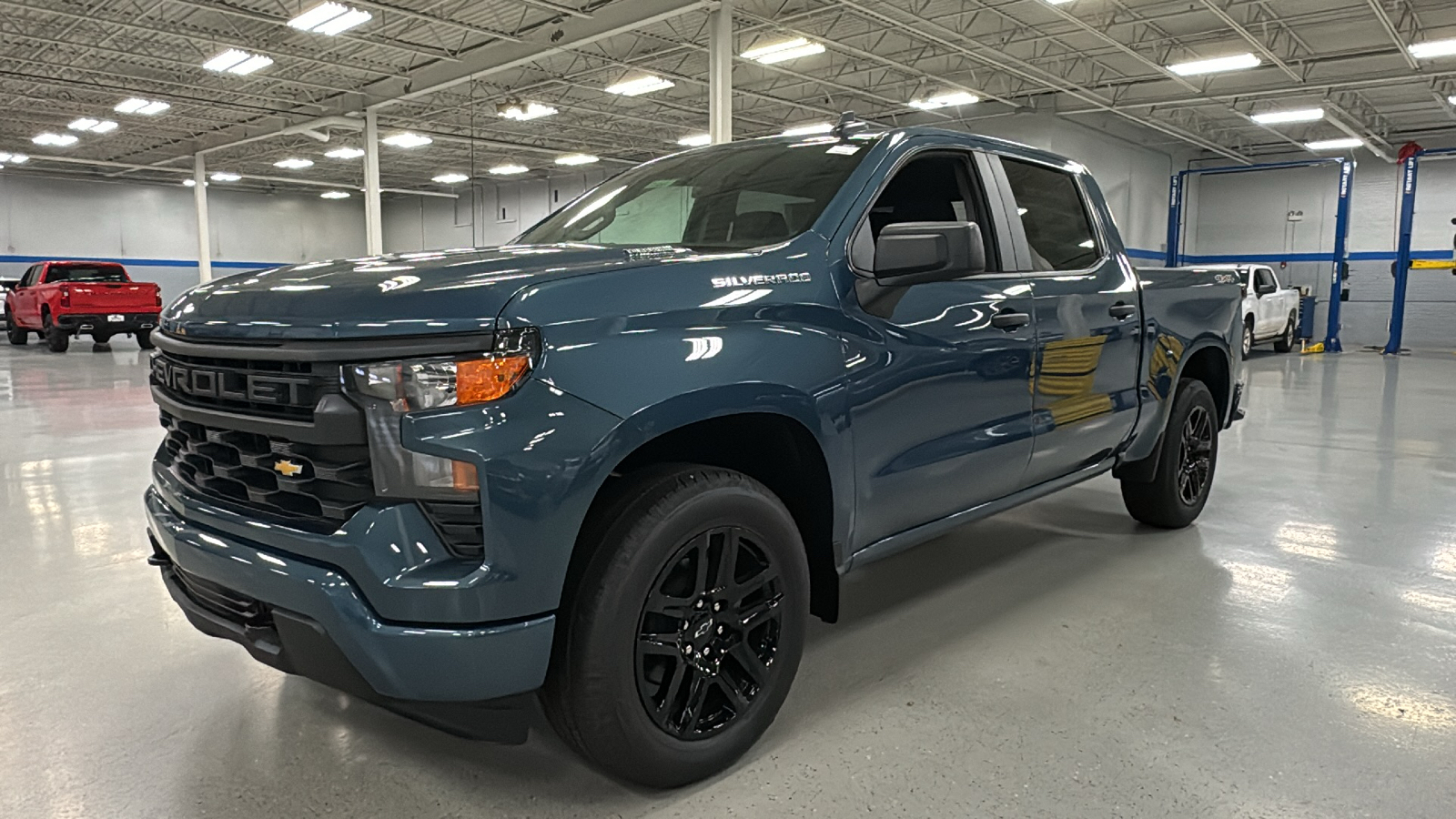 2024 Chevrolet Silverado 1500 Custom 18