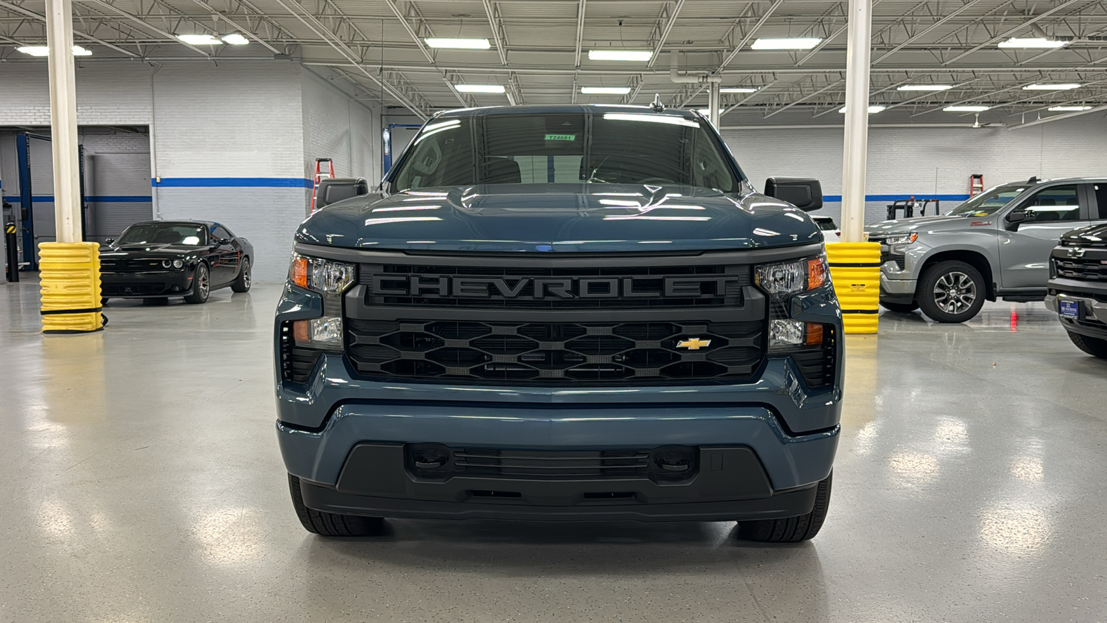 2024 Chevrolet Silverado 1500 Custom 20