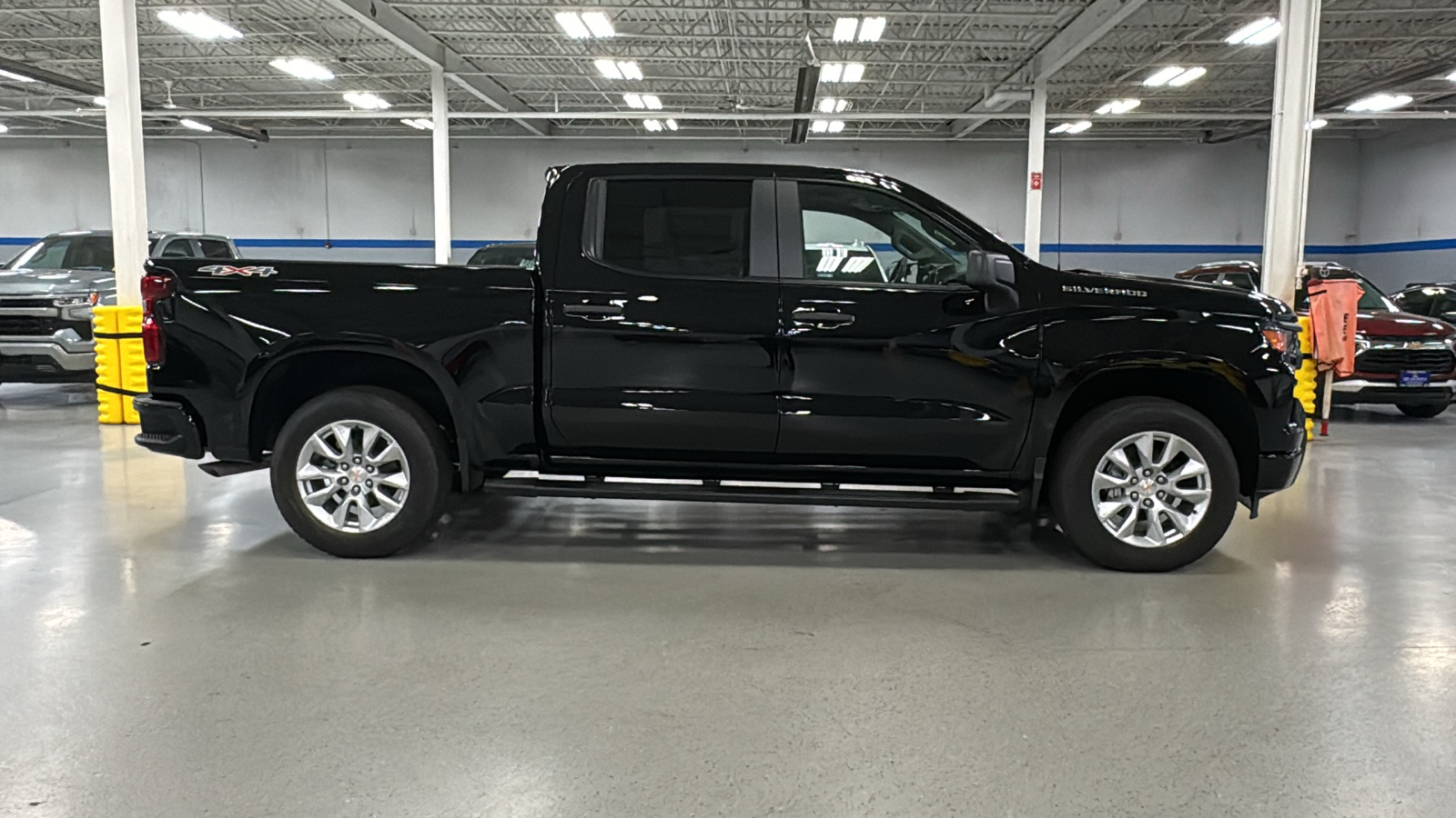 2024 Chevrolet Silverado 1500 Custom 4