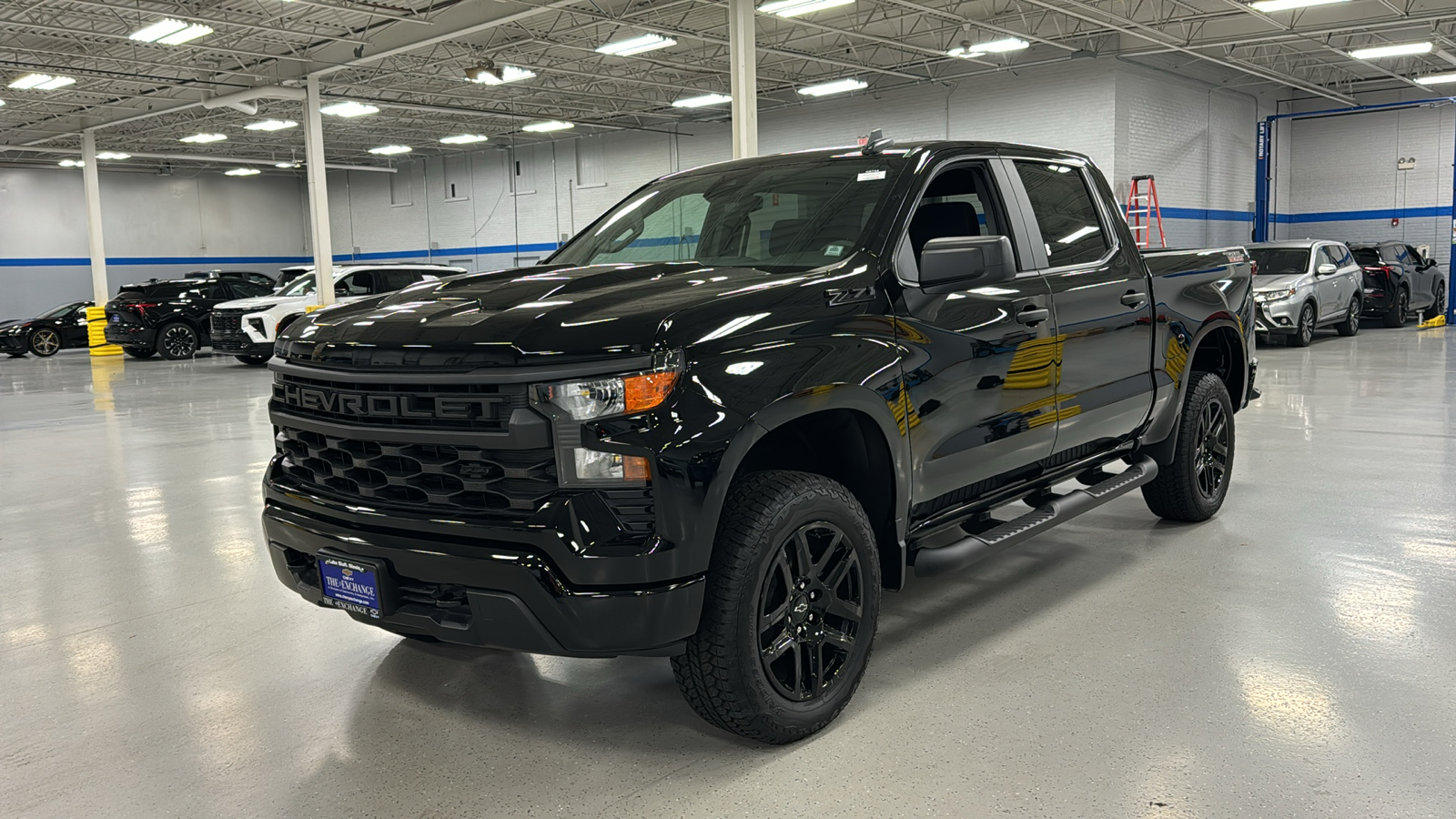 2024 Chevrolet Silverado 1500 Custom Trail Boss 18