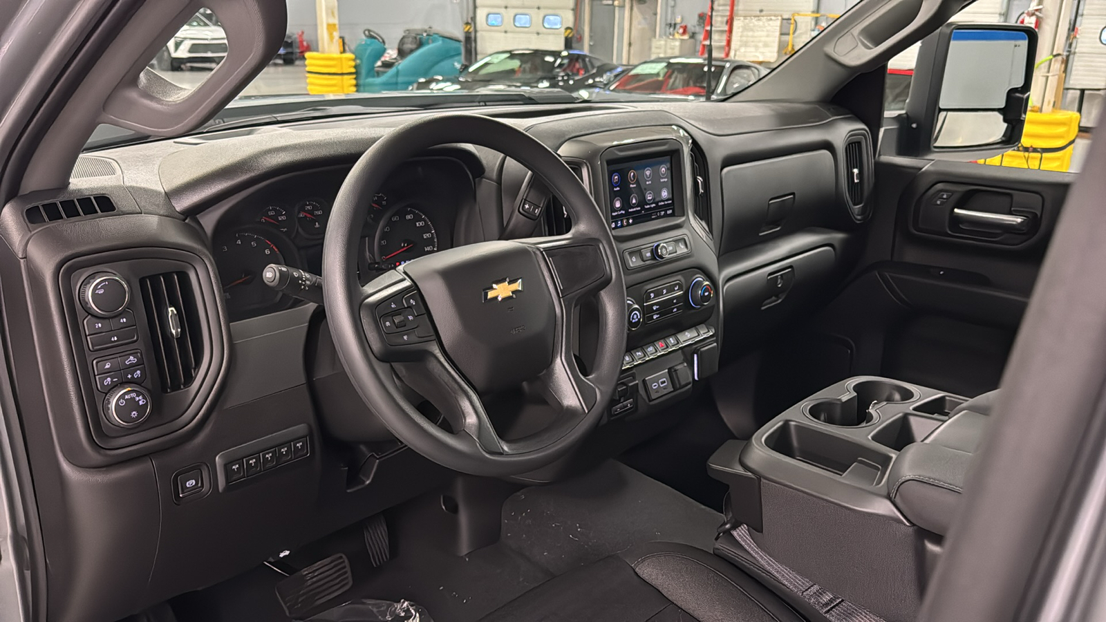 2025 Chevrolet Silverado 2500HD Custom 8