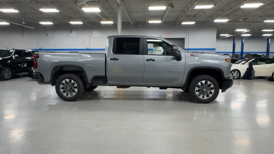 2025 Chevrolet Silverado 2500HD Custom 3