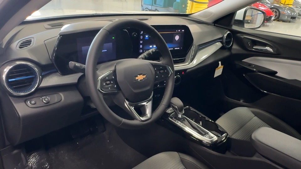 2025 Chevrolet Trax LT 9