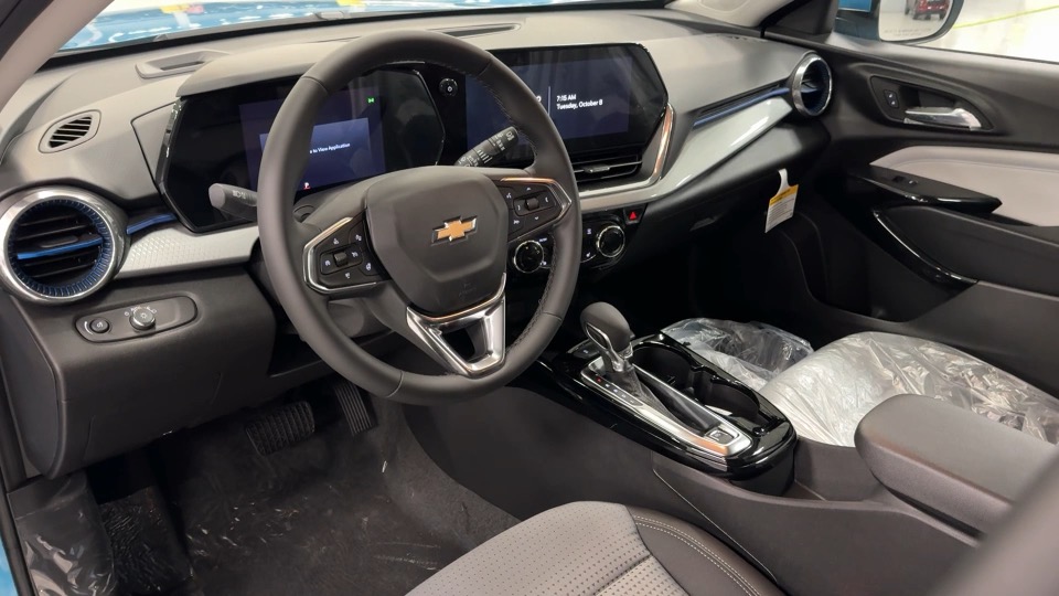 2025 Chevrolet Trax LT 8