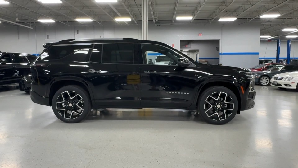 2025 Chevrolet Traverse High Country 2