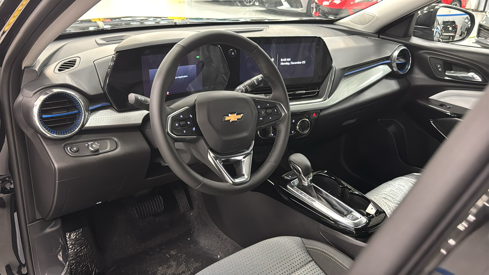 2025 Chevrolet Trax LT 8