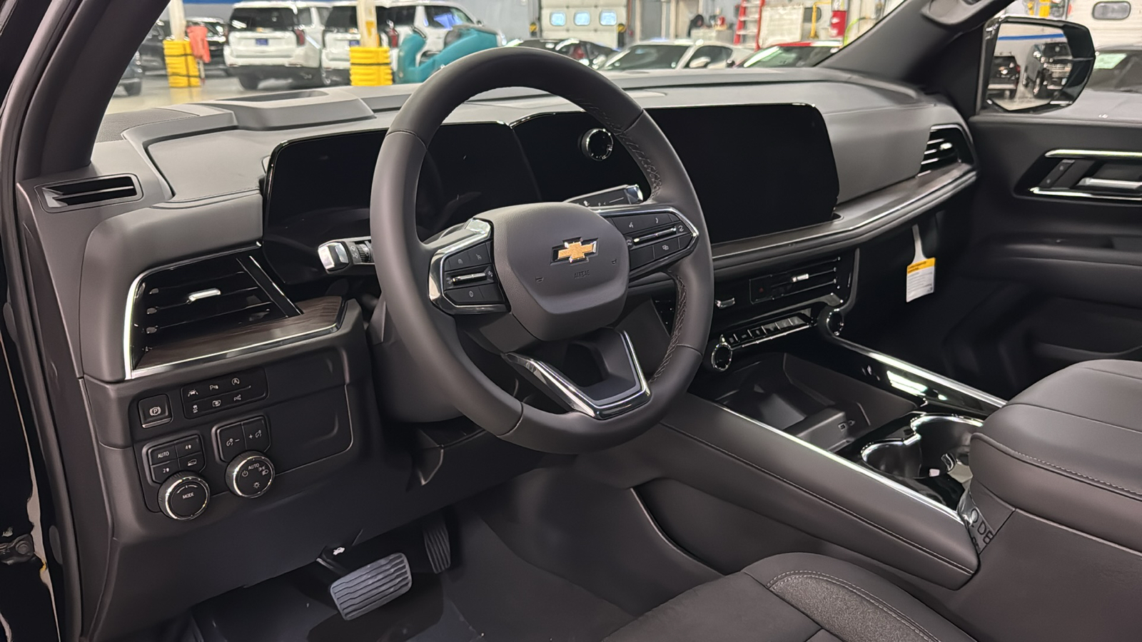 2025 Chevrolet Tahoe LS 8