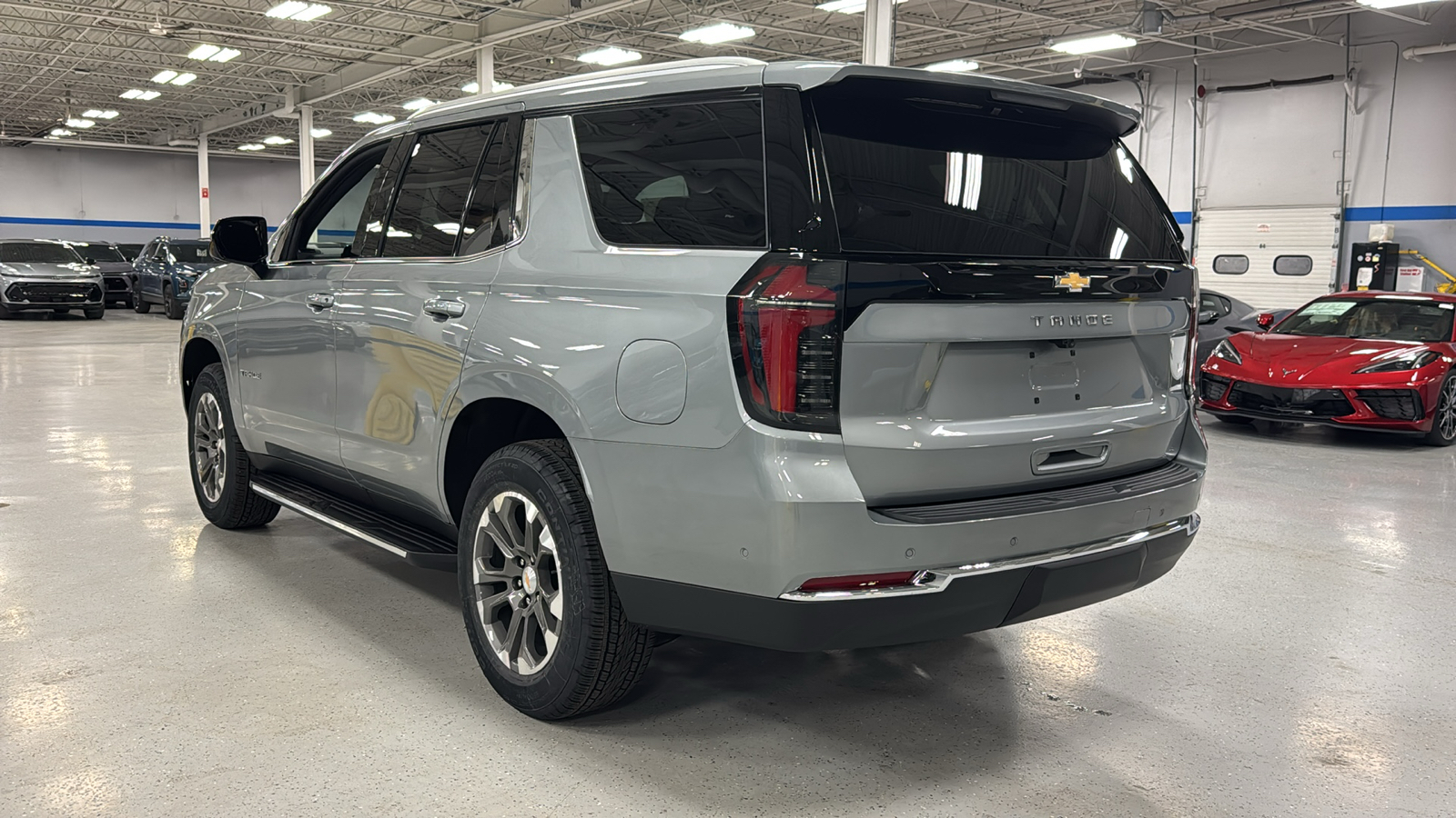 2025 Chevrolet Tahoe LS 8