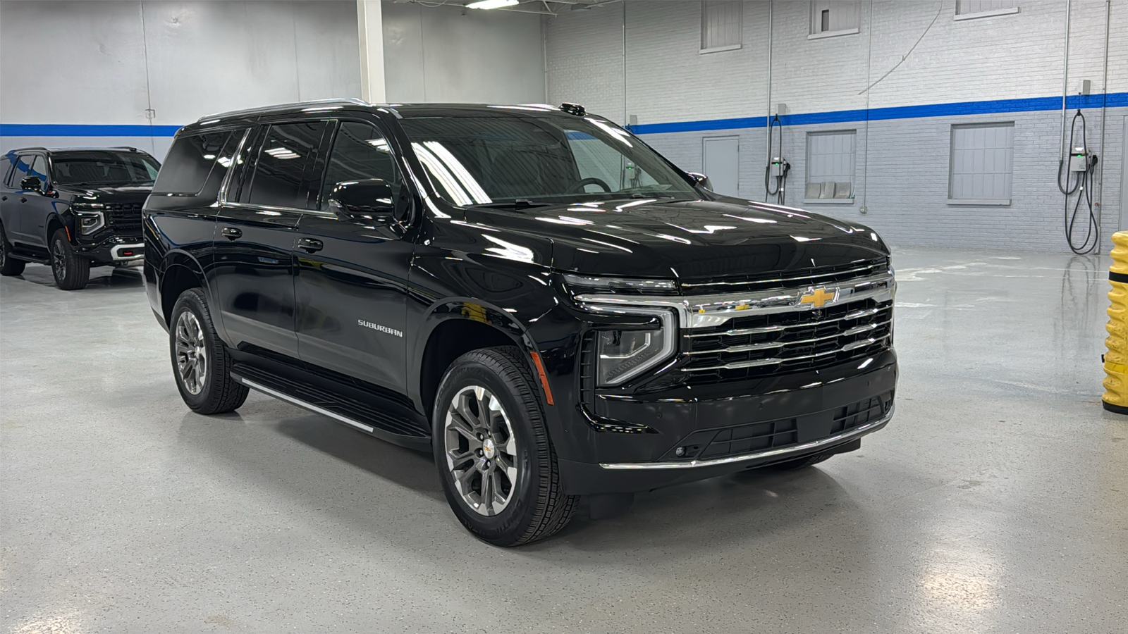 2025 Chevrolet Suburban LT 2