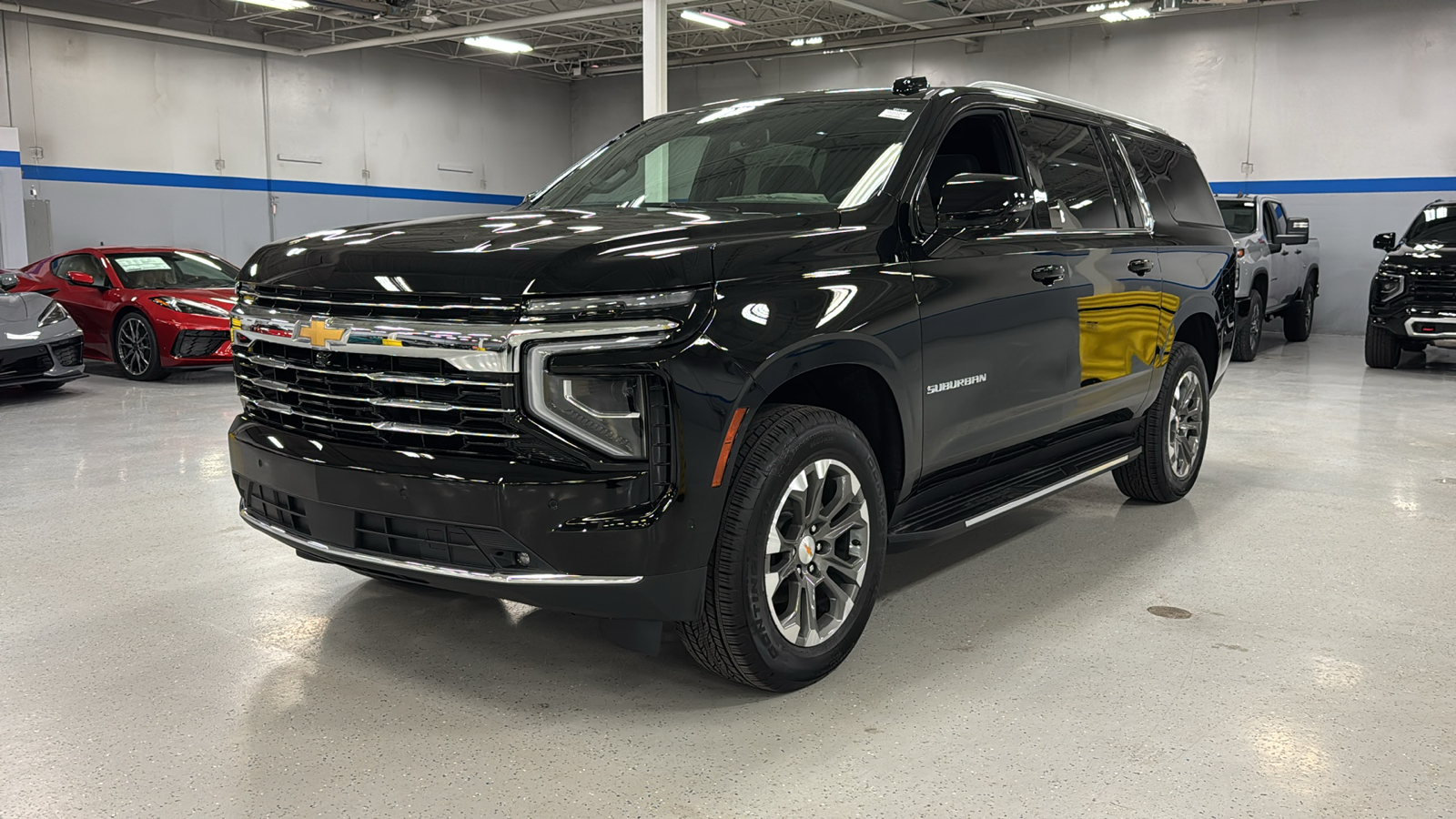 2025 Chevrolet Suburban LT 18