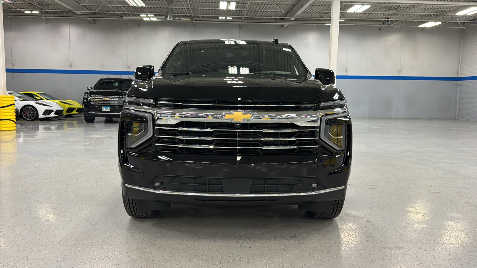 2025 Chevrolet Suburban LT 19