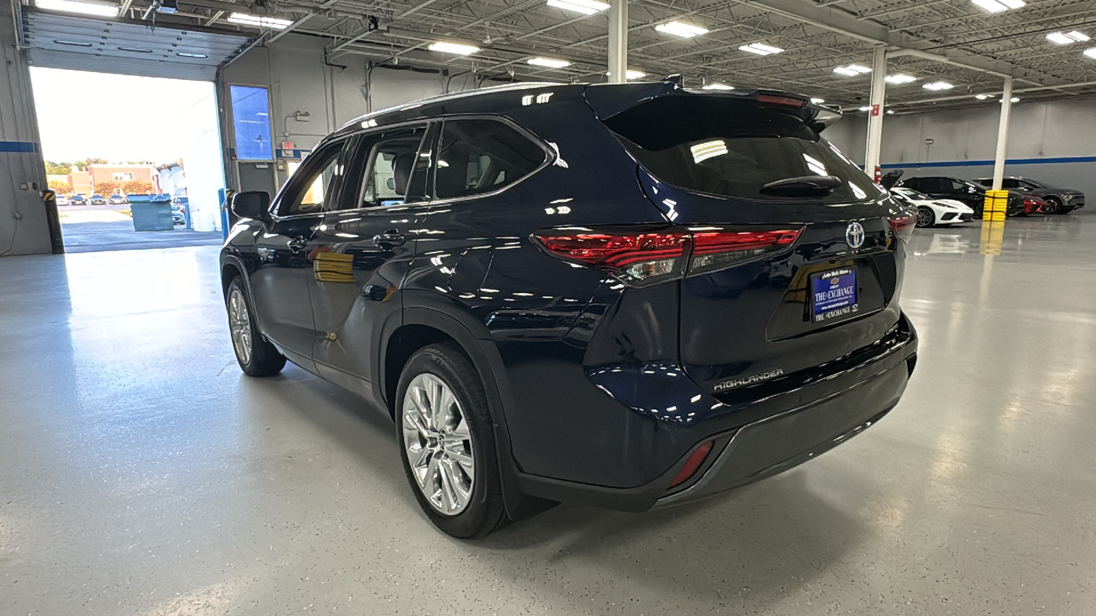 2021 Toyota Highlander Hybrid Limited 12