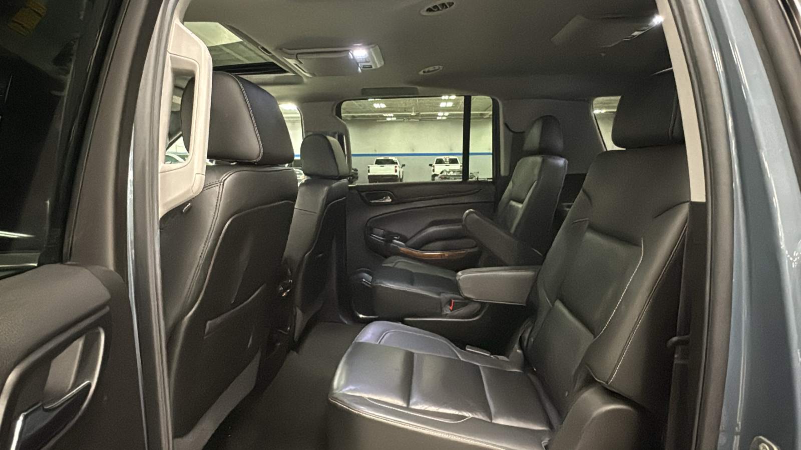 2016 Chevrolet Suburban LTZ 15