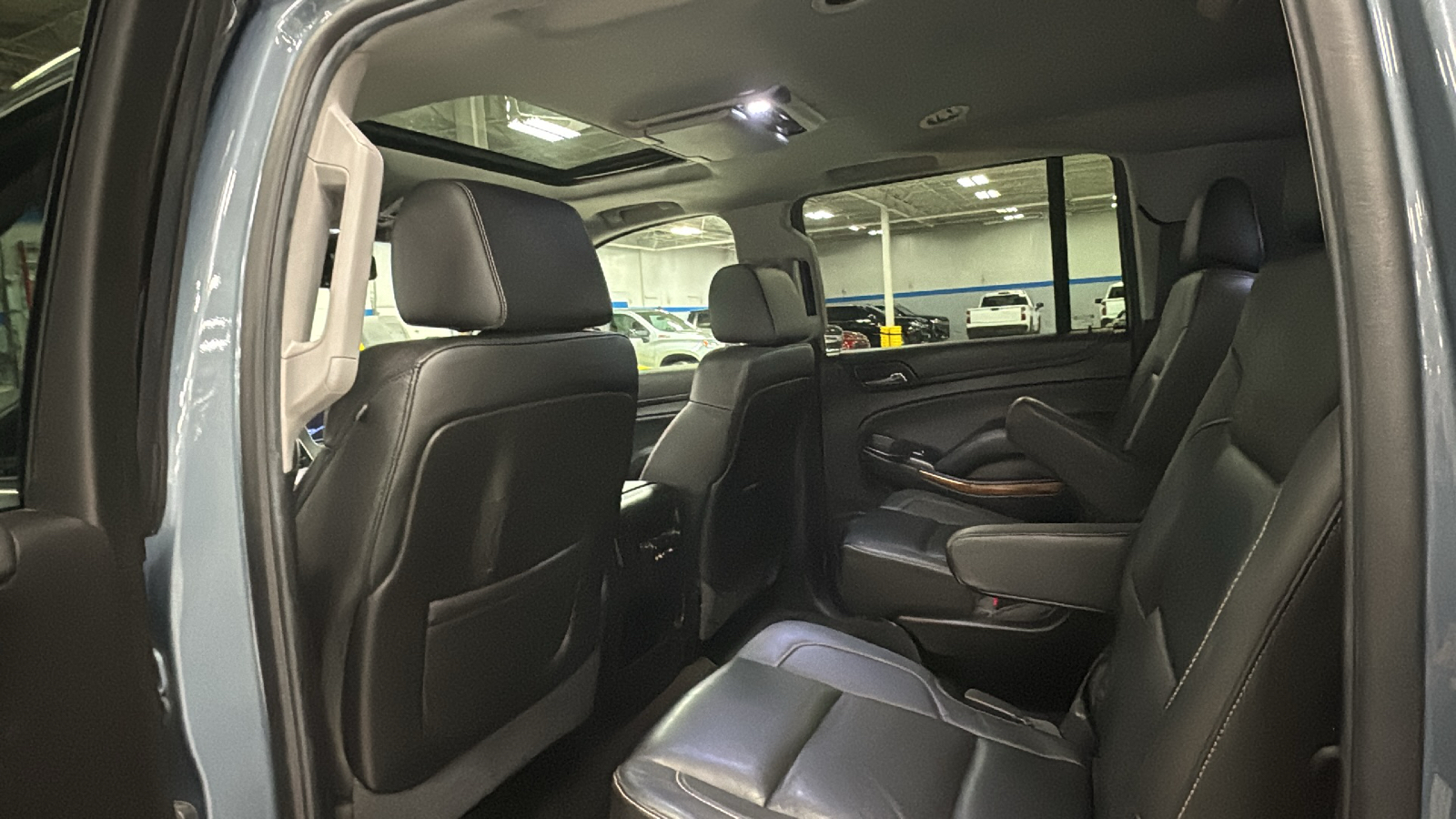 2016 Chevrolet Suburban LTZ 16