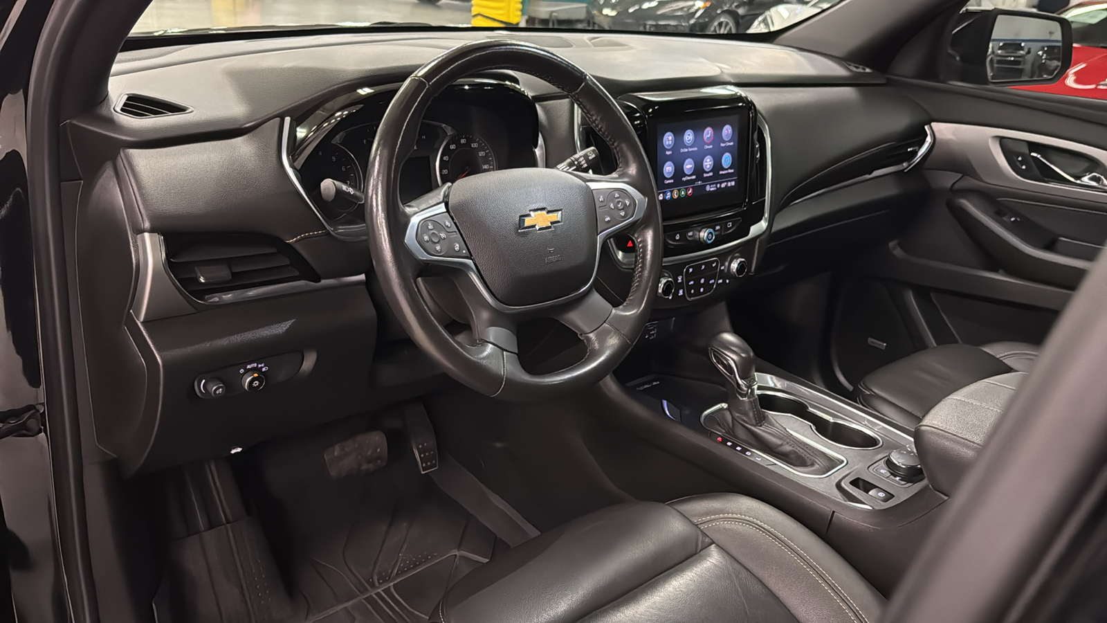 2022 Chevrolet Traverse LT Leather 8