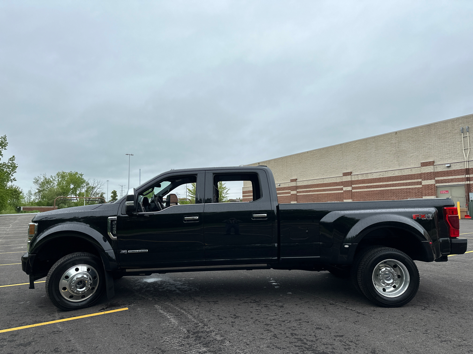 2022 Ford Super Duty F-450 DRW Platinum 5