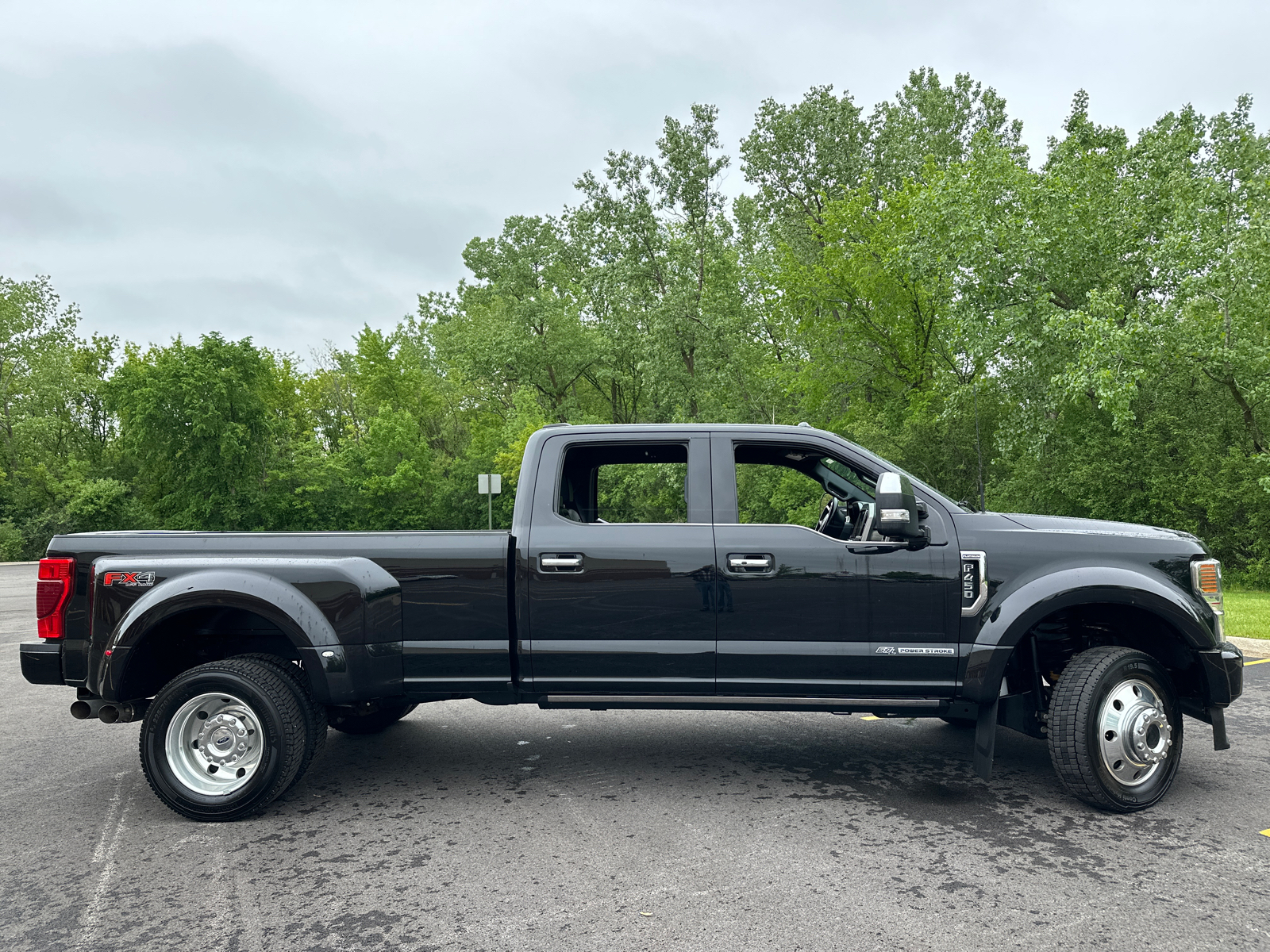 2022 Ford Super Duty F-450 DRW Platinum 9