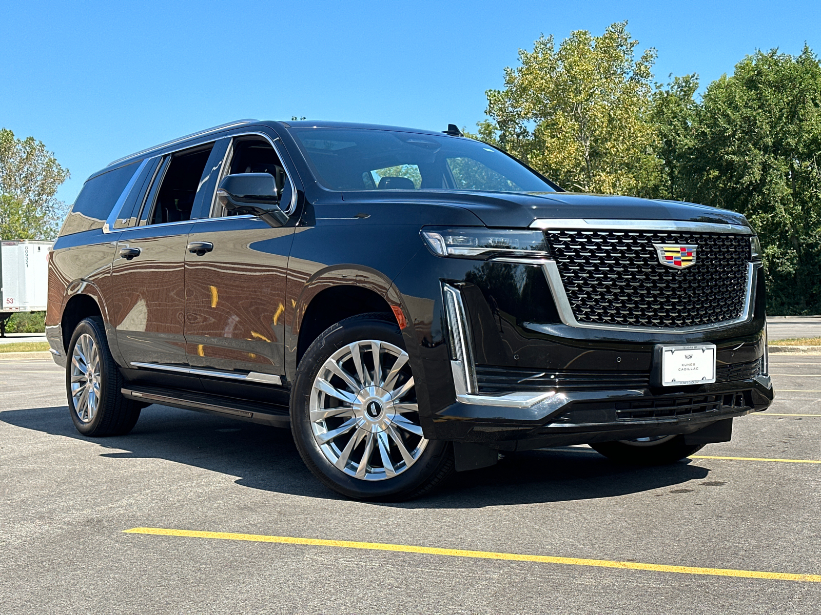 2023 Cadillac Escalade ESV 4WD Premium Luxury 2