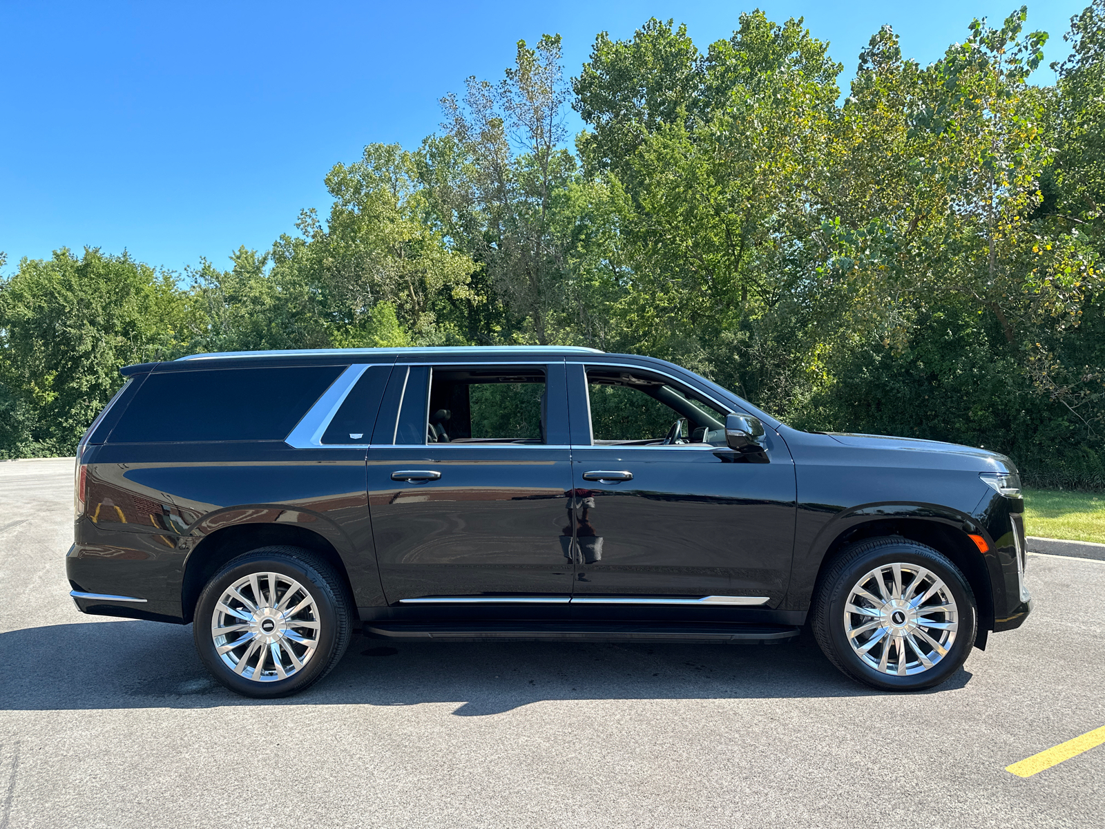 2023 Cadillac Escalade ESV 4WD Premium Luxury 9