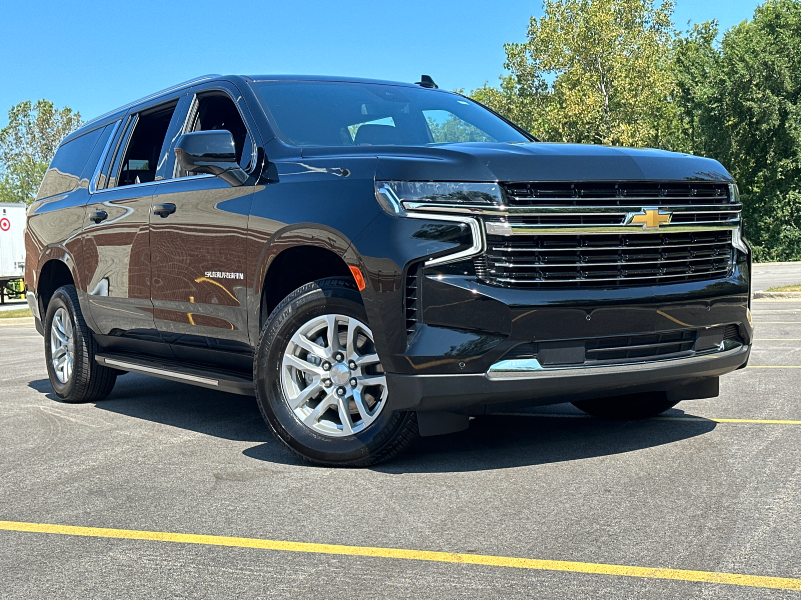 2023 Chevrolet Suburban LT 1