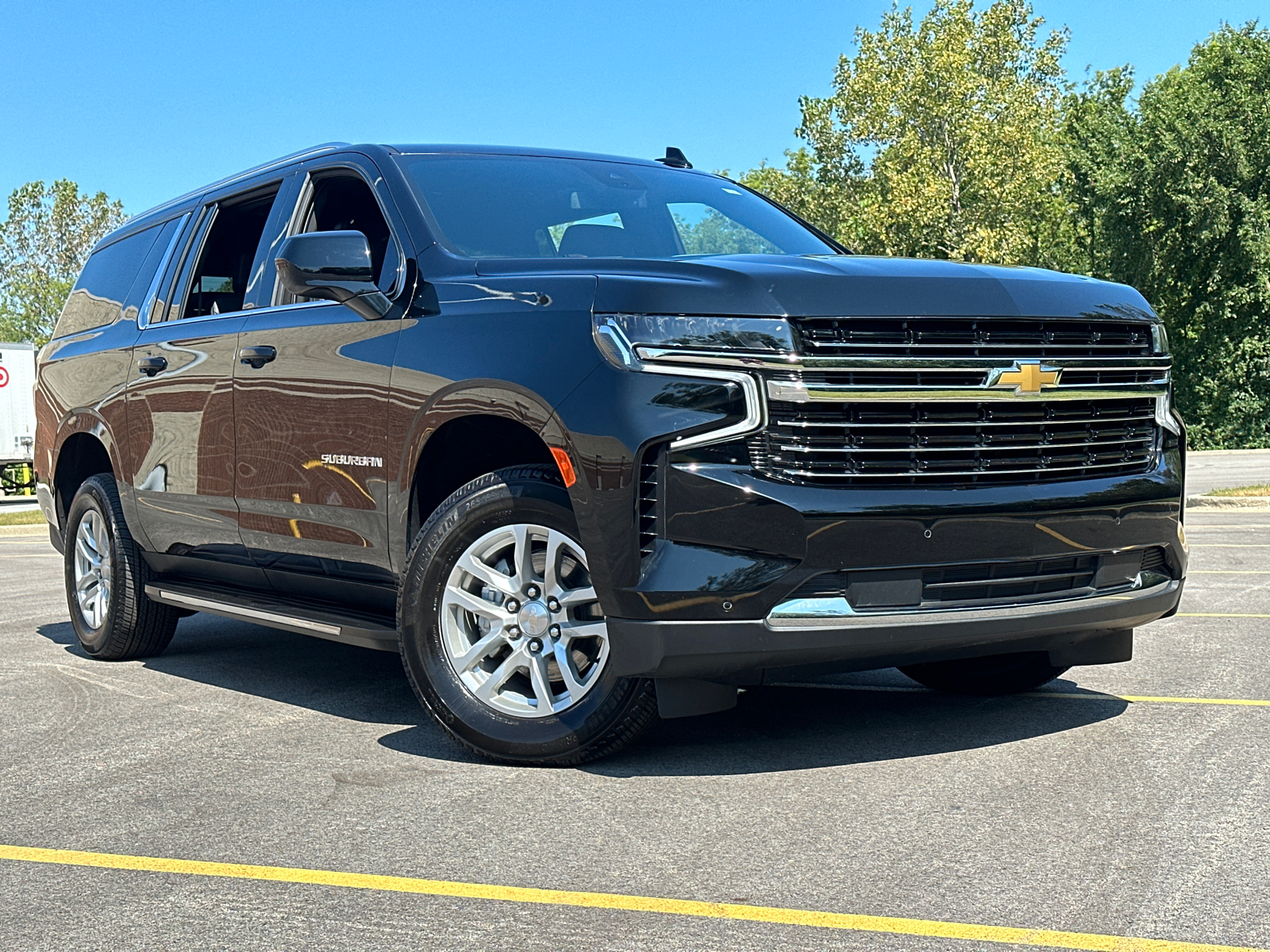 2023 Chevrolet Suburban LT 2