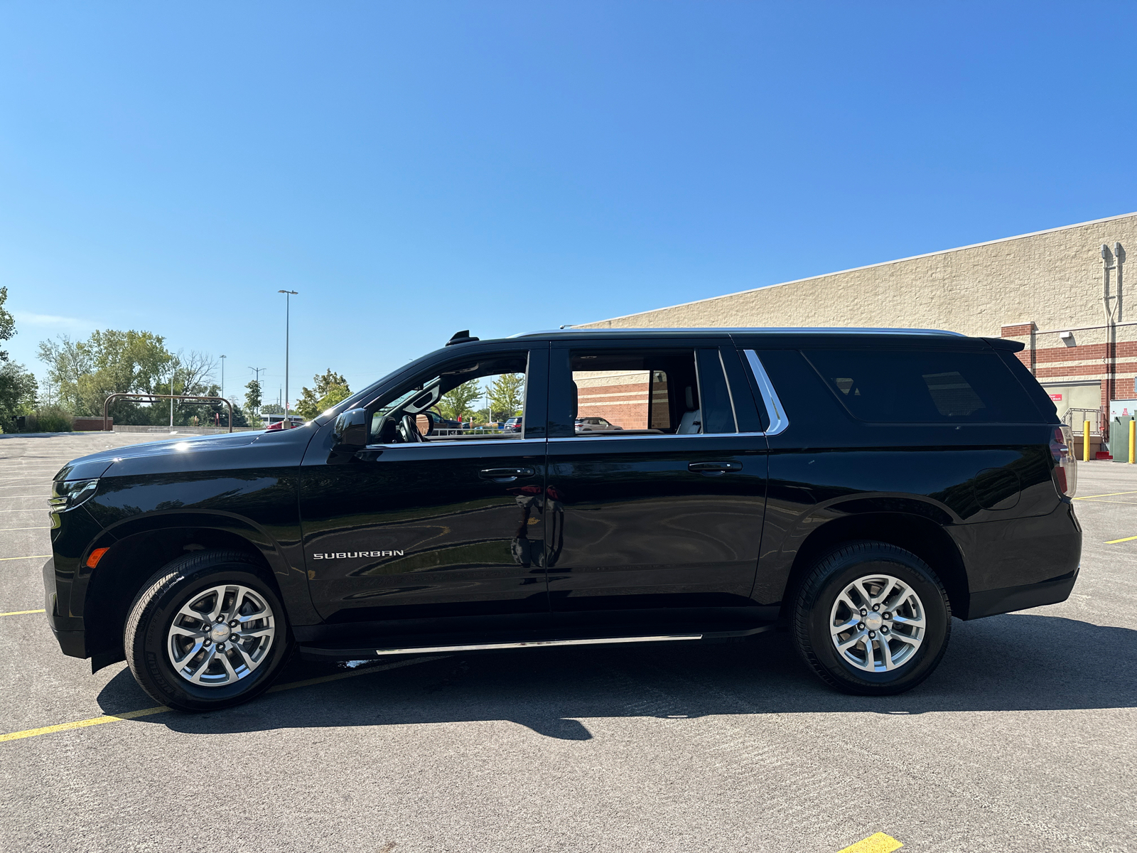 2023 Chevrolet Suburban LT 5