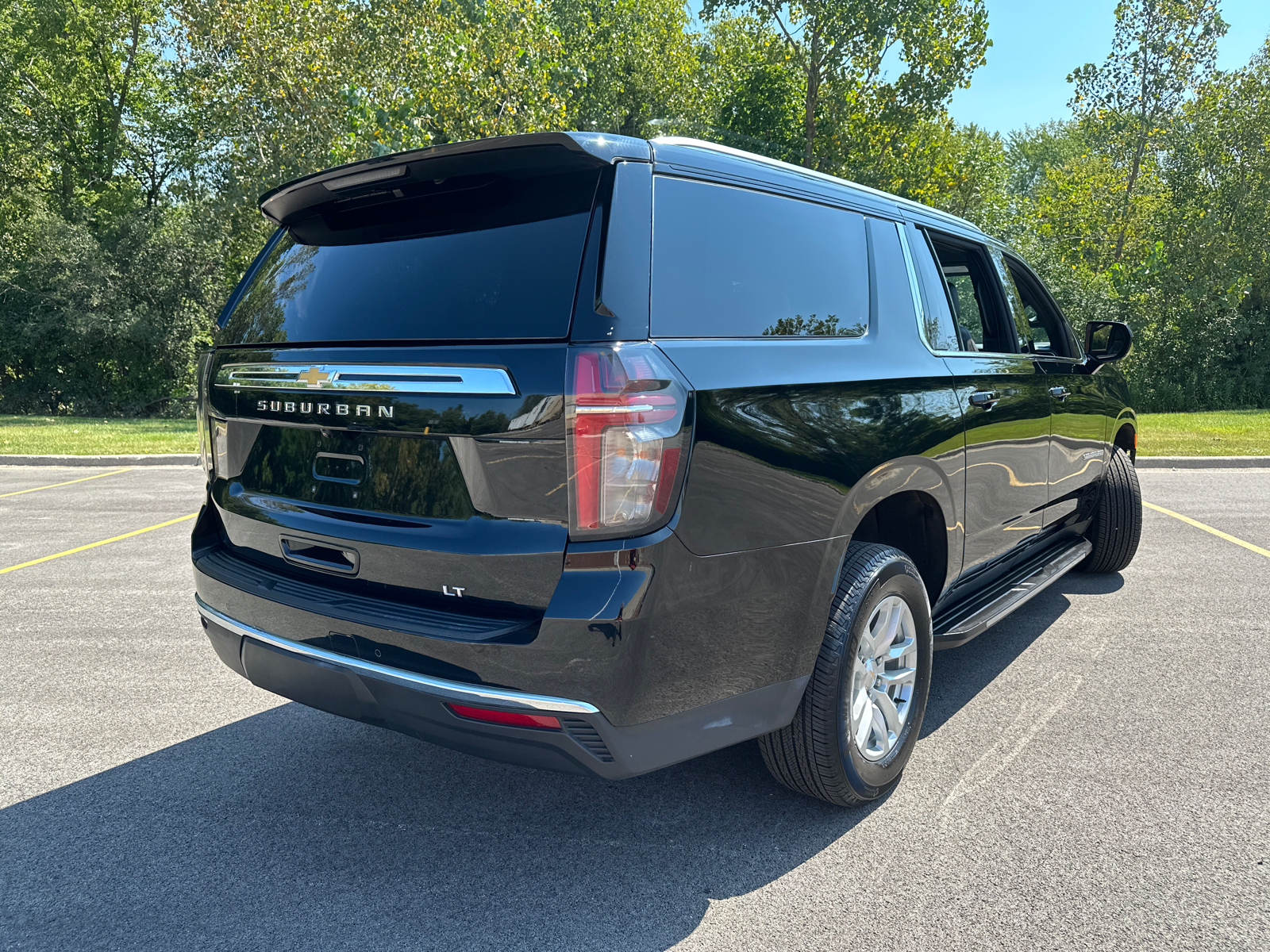 2023 Chevrolet Suburban LT 8