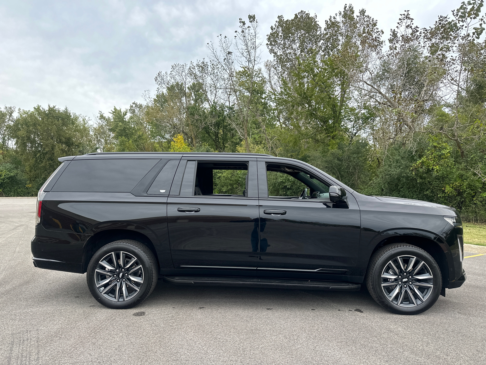 2024 Cadillac Escalade ESV 4WD Sport 9