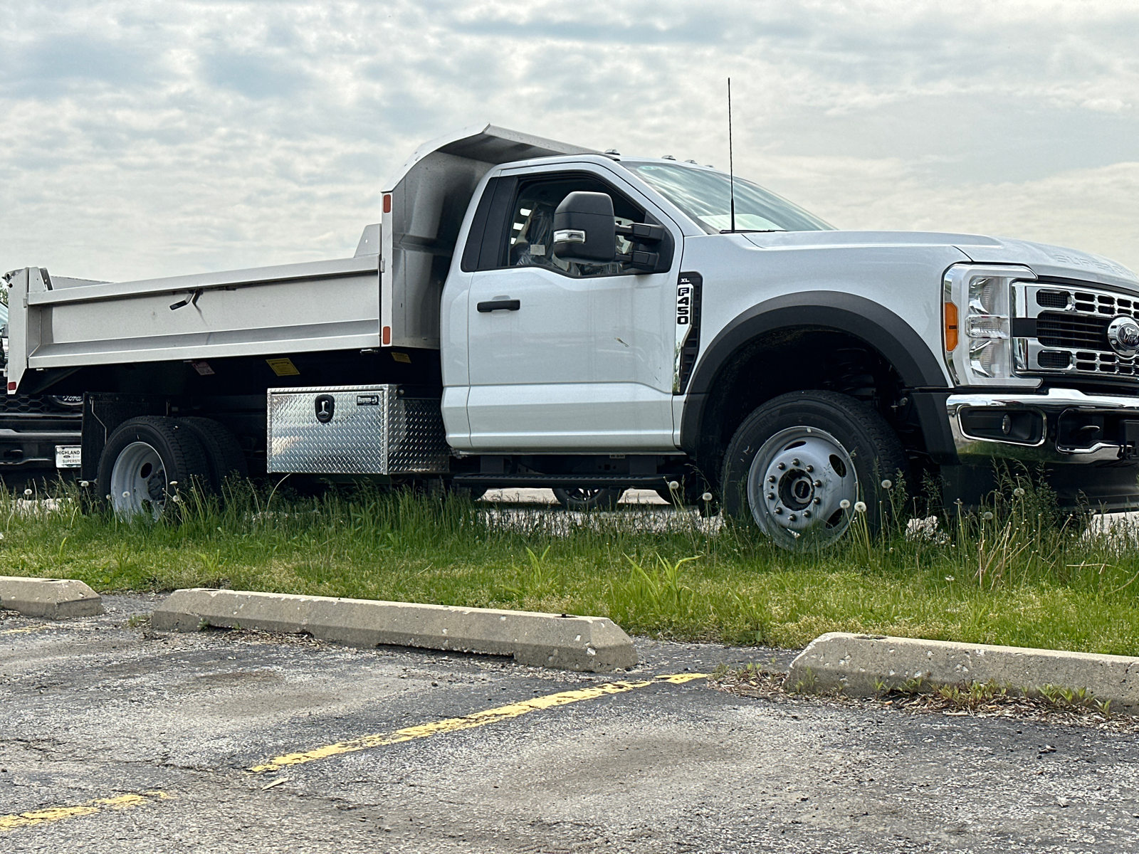 2023 Ford Super Duty F-450 DRW XL 2