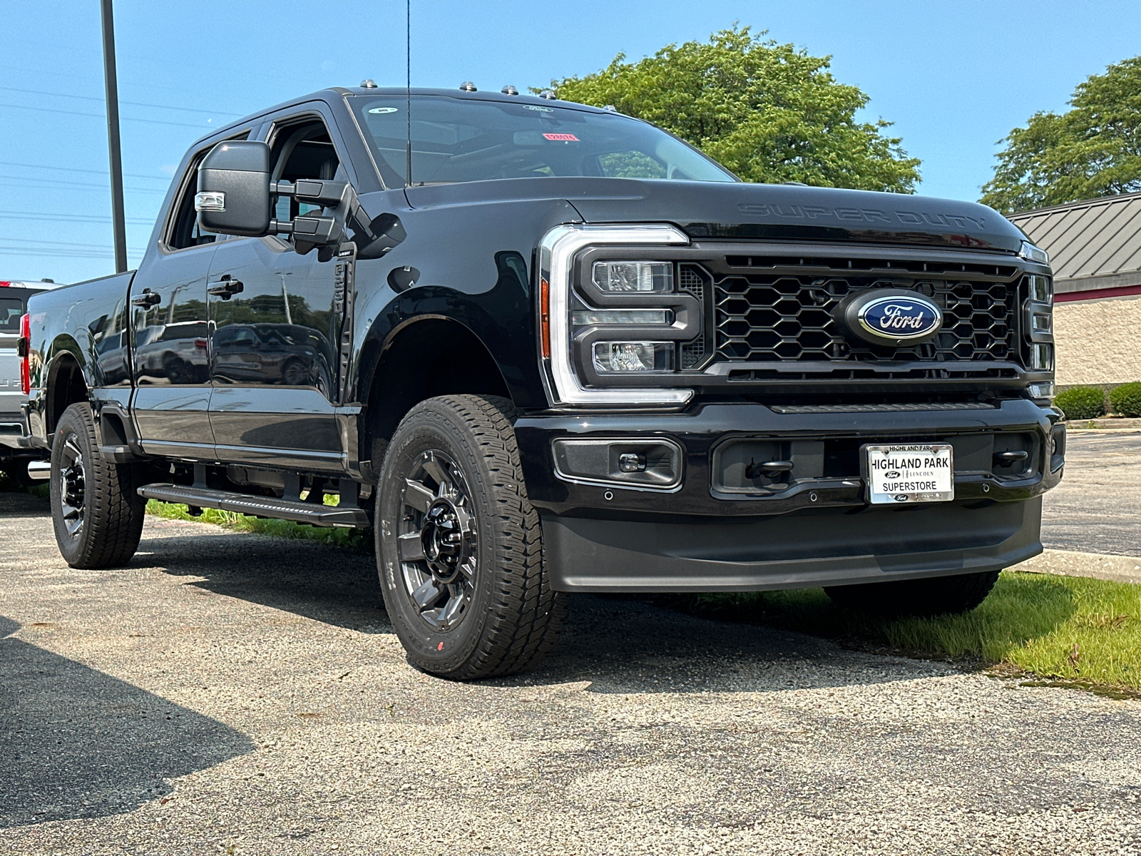 2024 Ford Super Duty F-250 SRW LARIAT 2