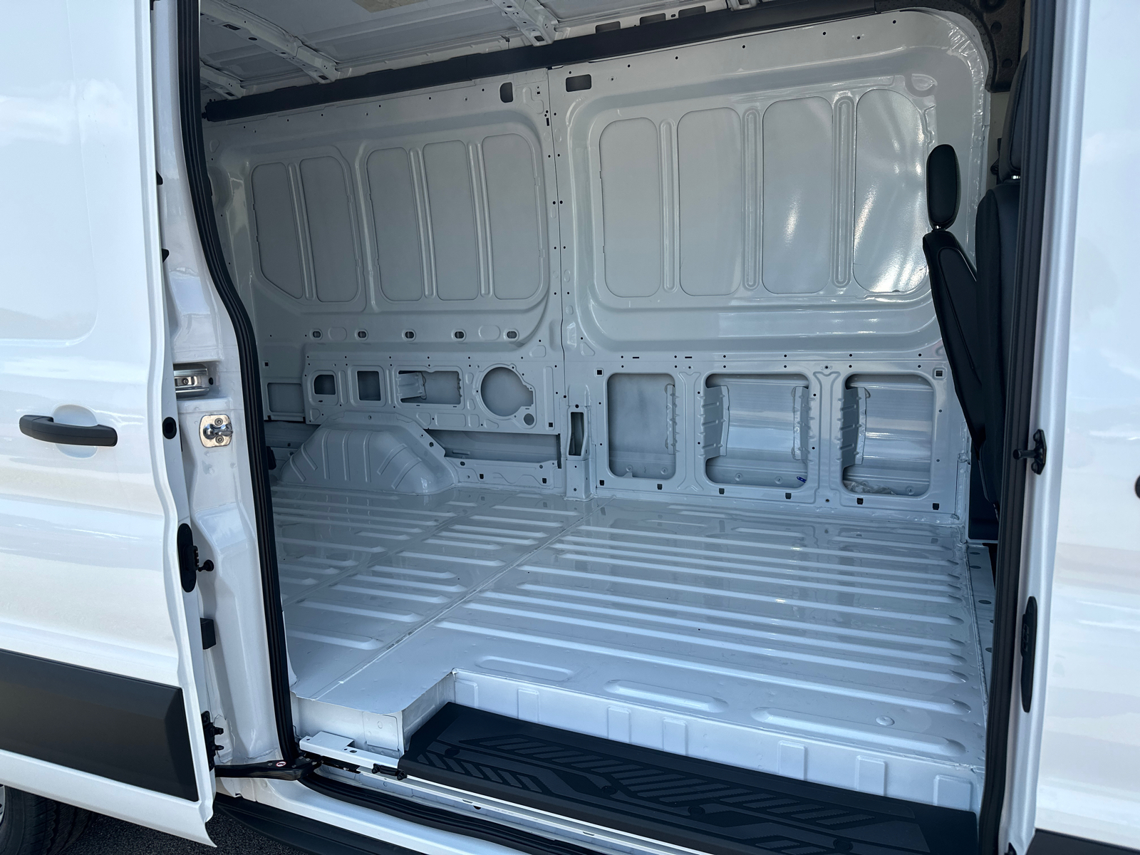 2024 Ford Transit Cargo Van T250 25