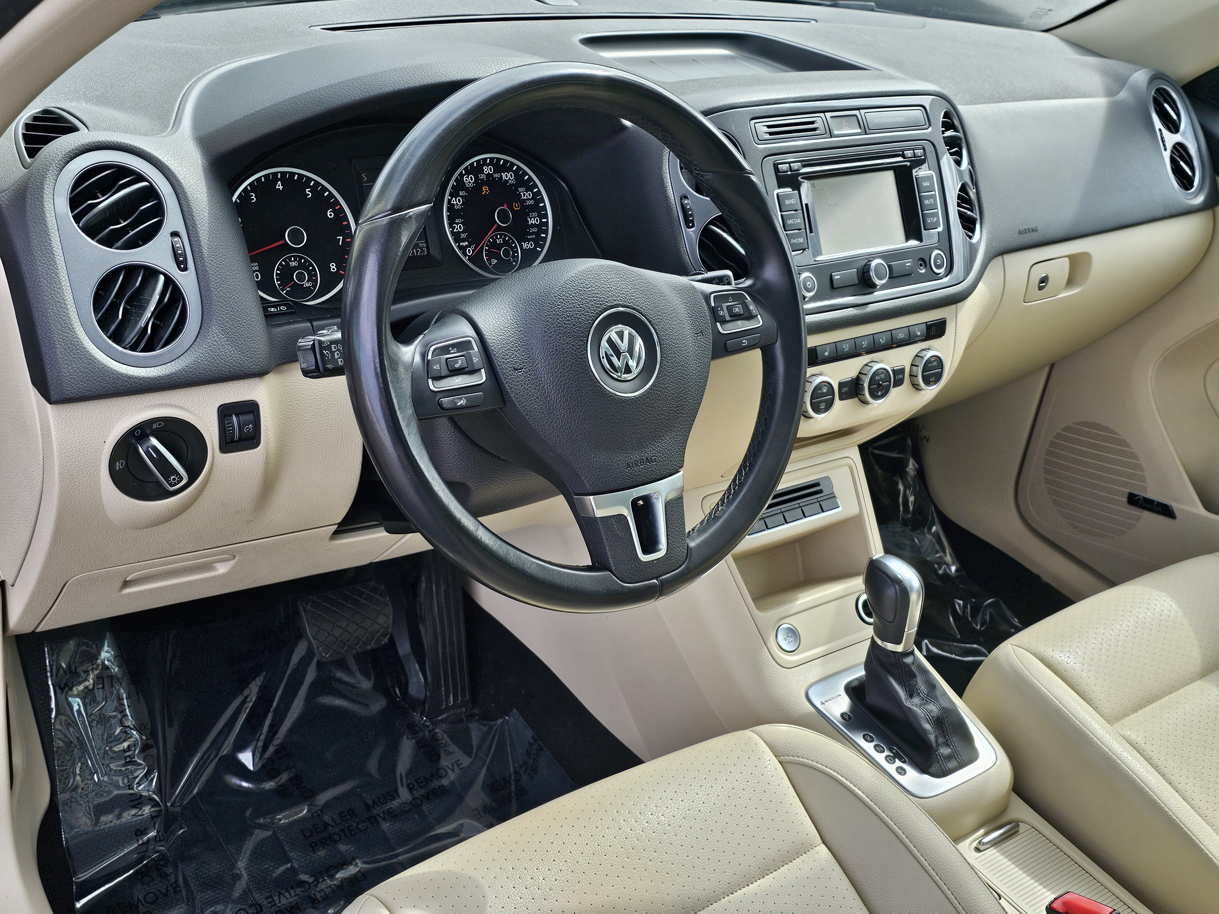 2014 Volkswagen Tiguan S 14