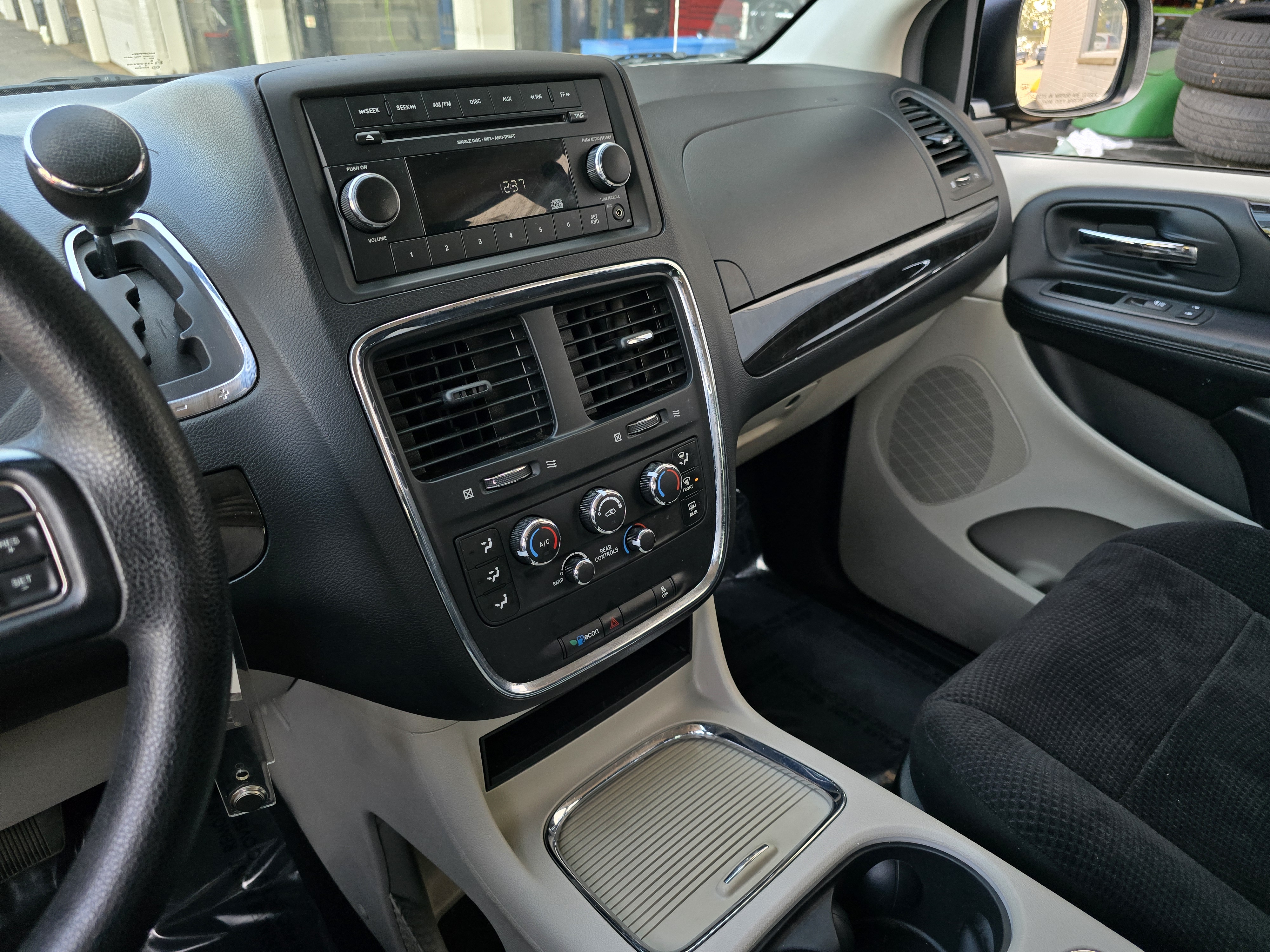 2014 Dodge Grand Caravan SE 28