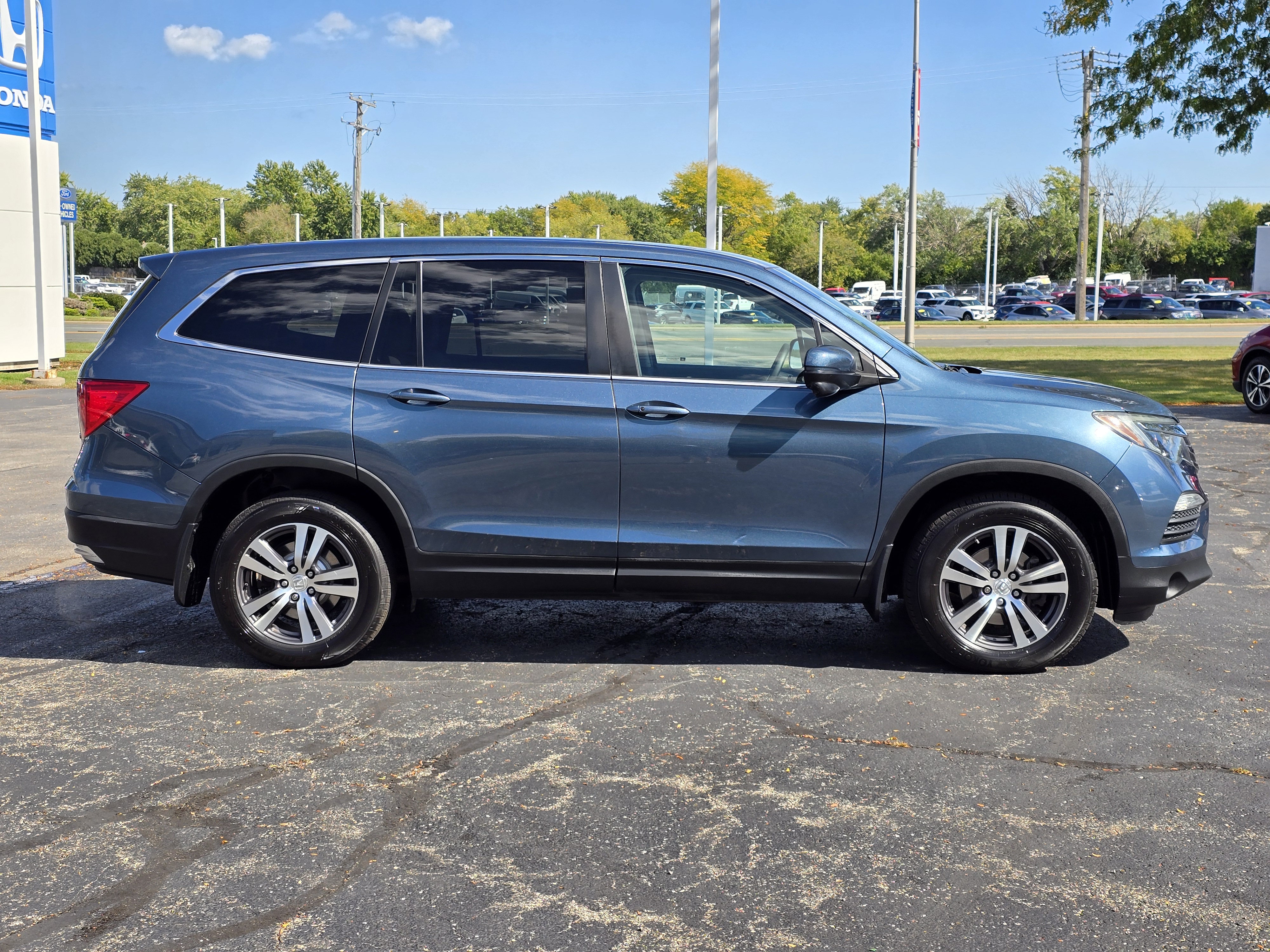 2017 Honda Pilot EX 16