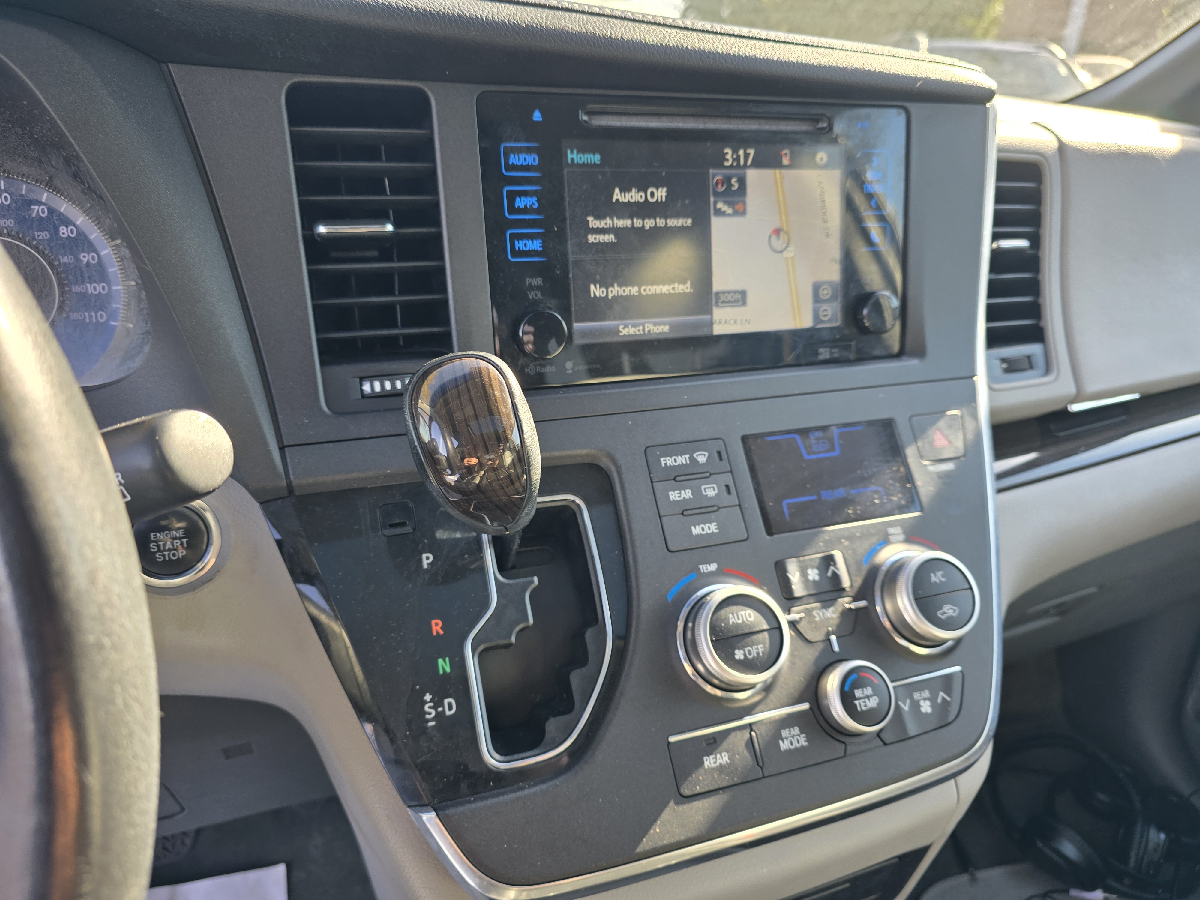 2015 Toyota Sienna XLE 14