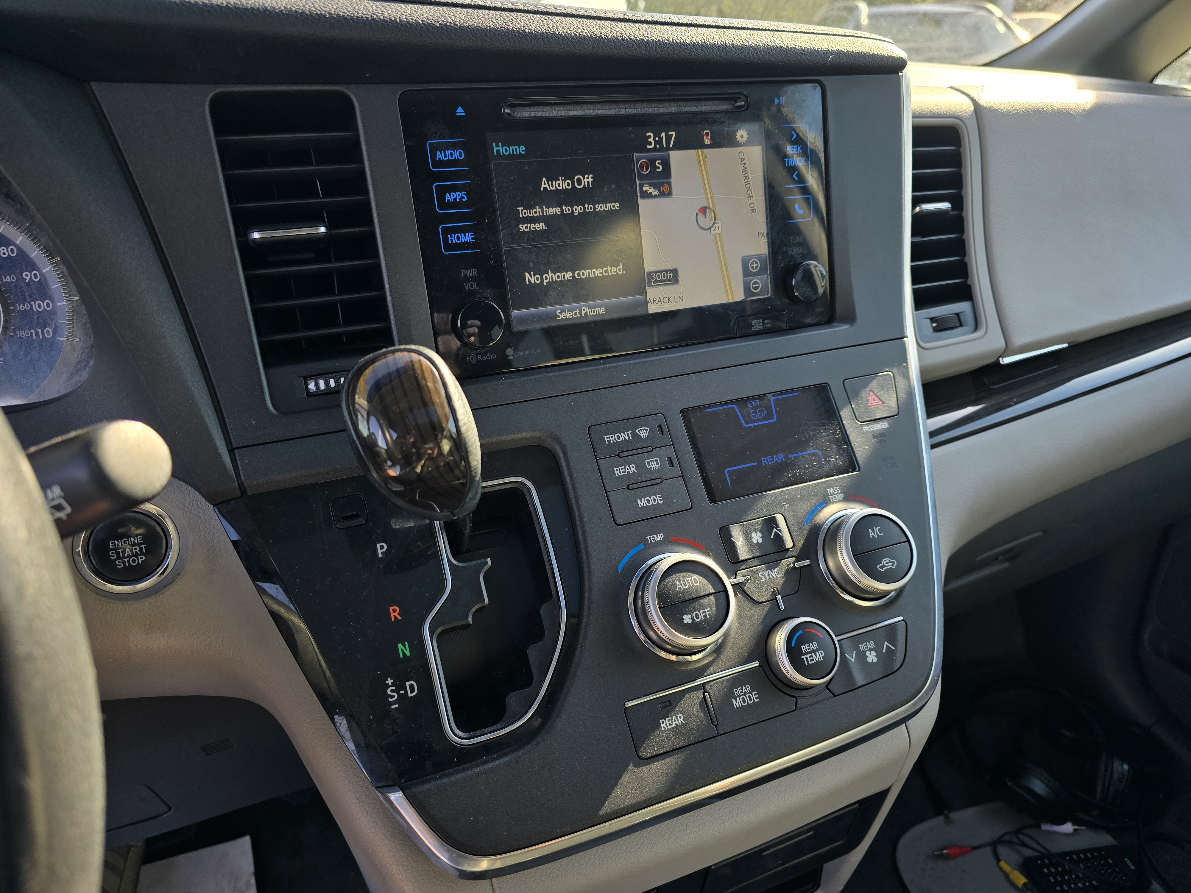 2015 Toyota Sienna XLE 15