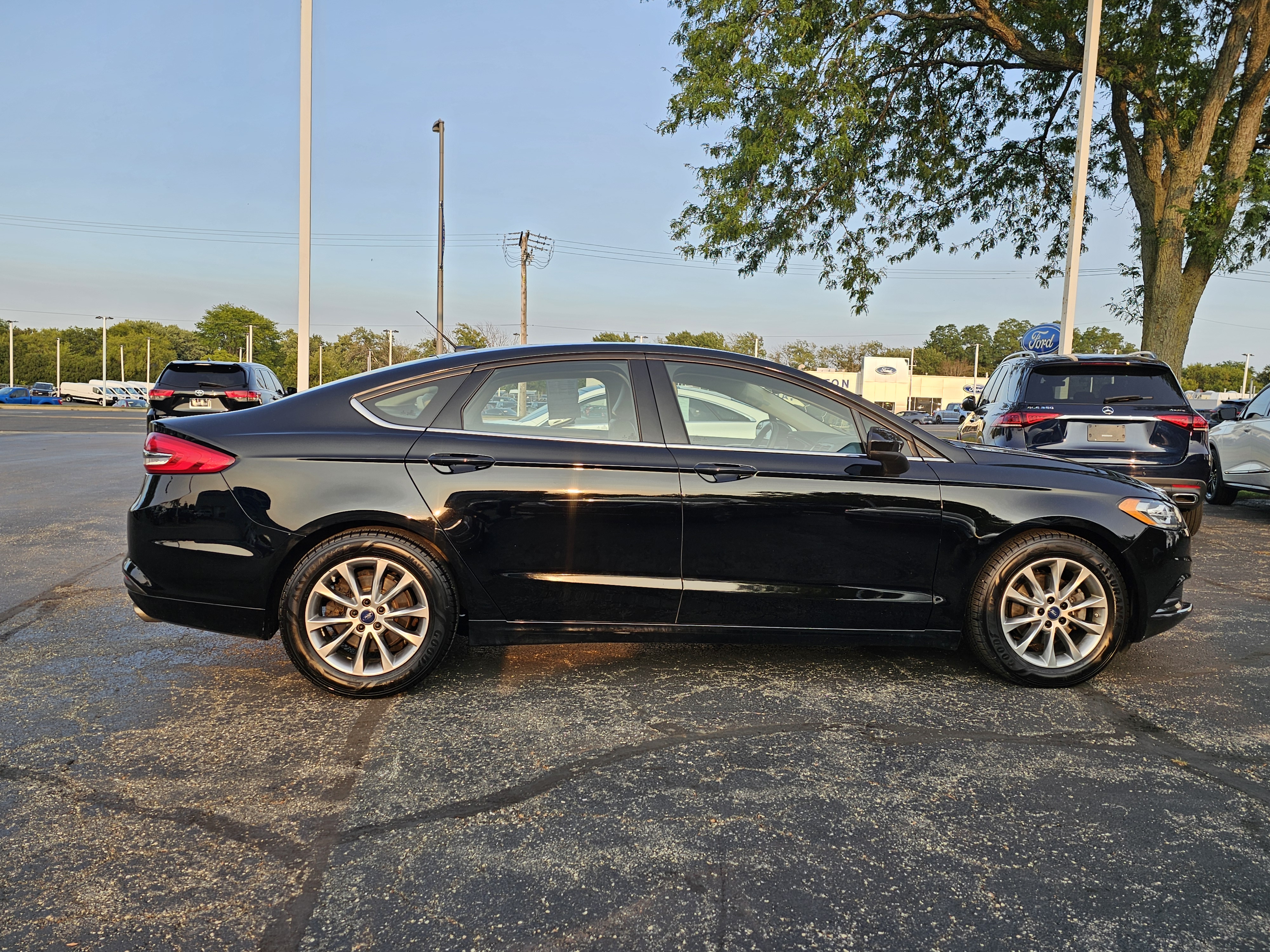 2017 Ford Fusion SE 21