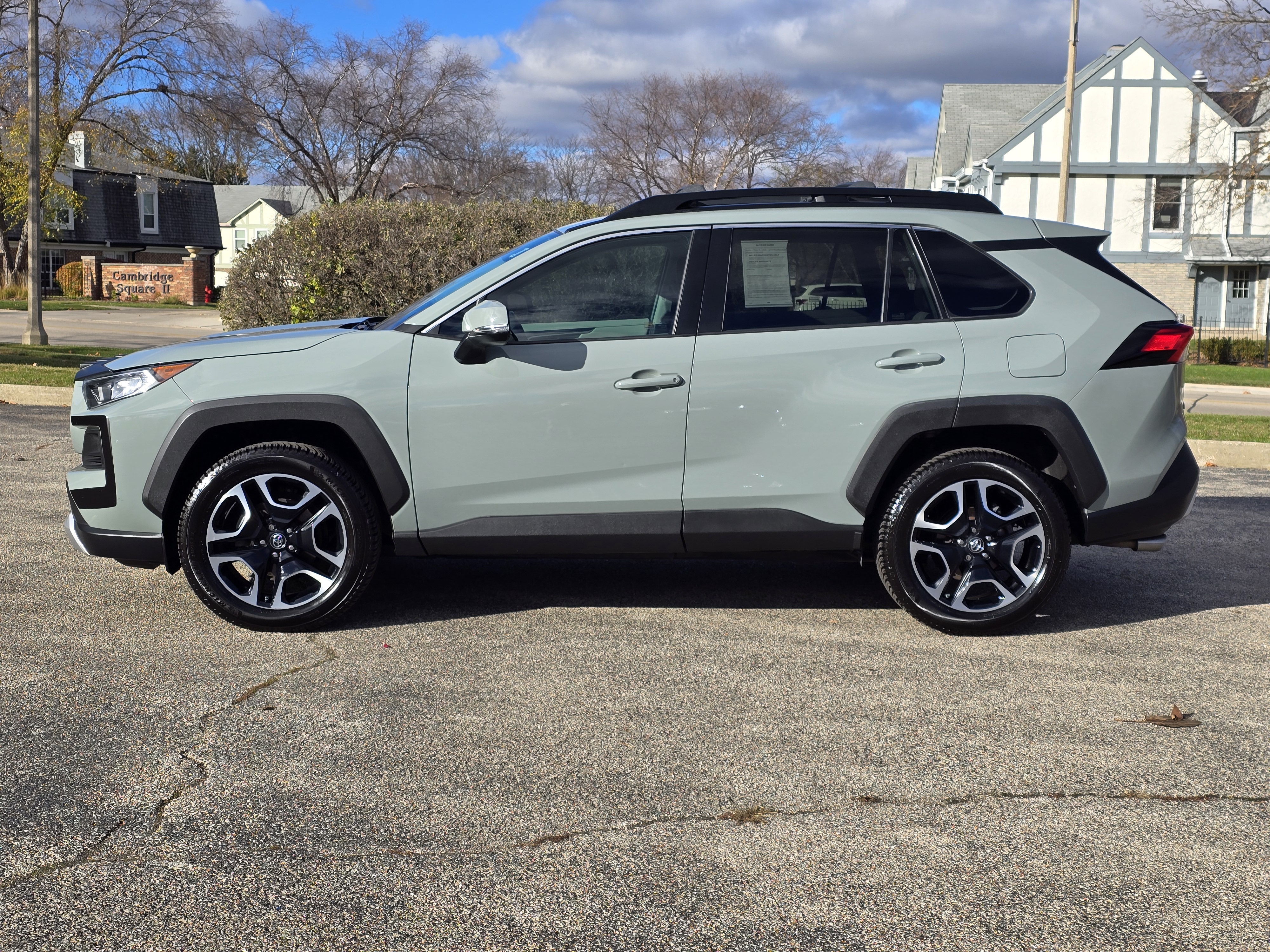 2019 Toyota RAV4 Adventure 3