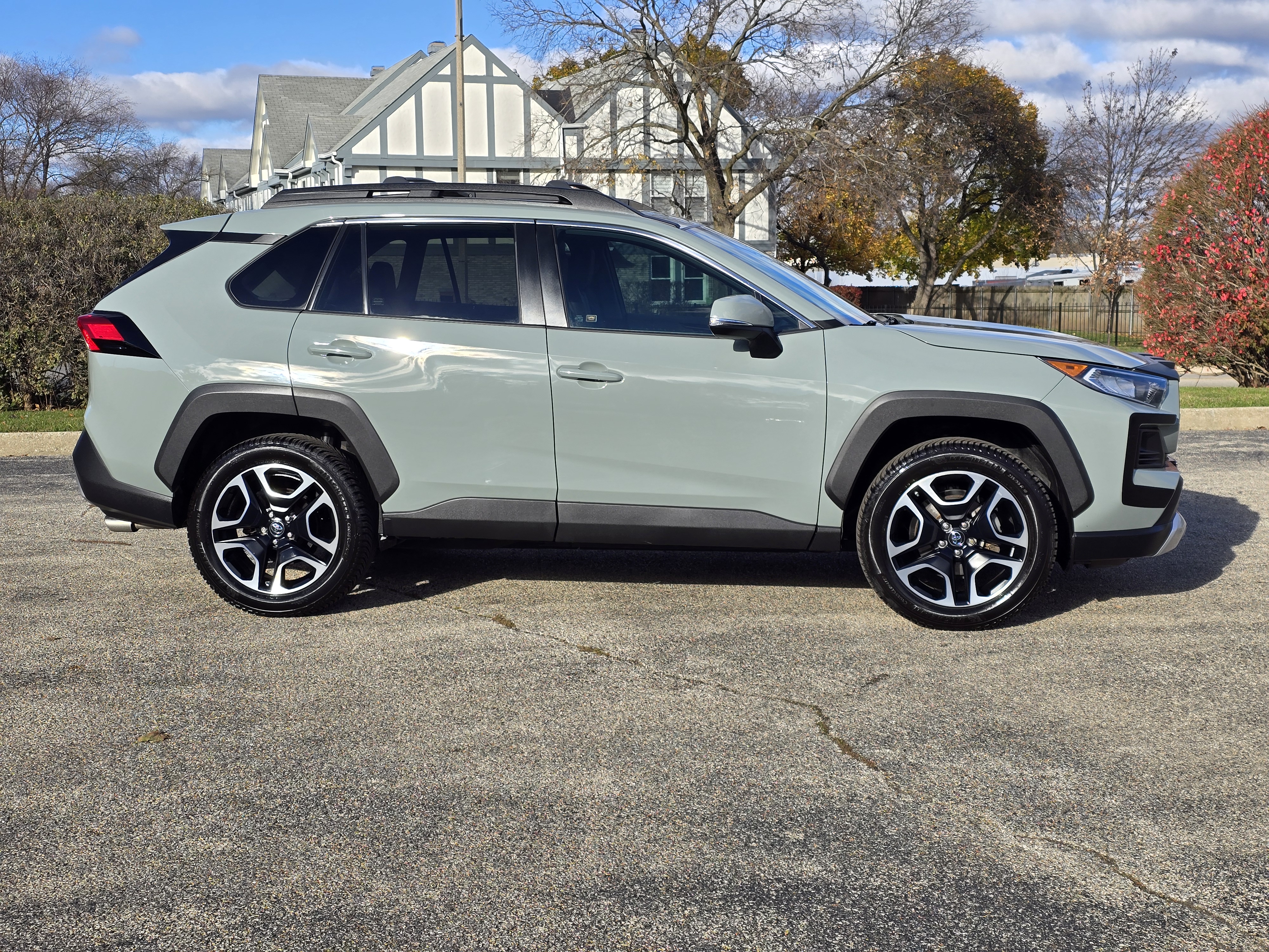 2019 Toyota RAV4 Adventure 19