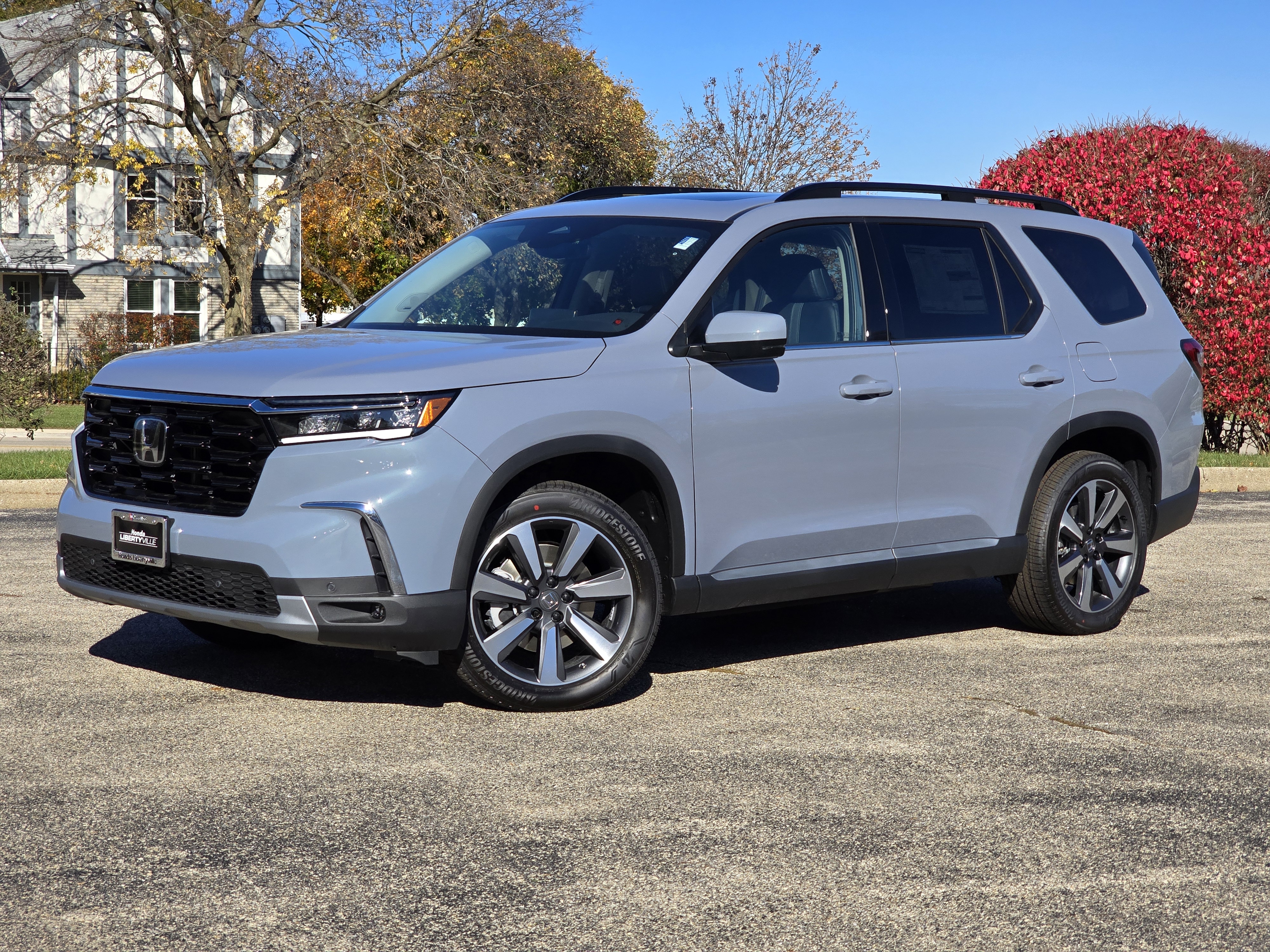 2025 Honda Pilot Touring 1