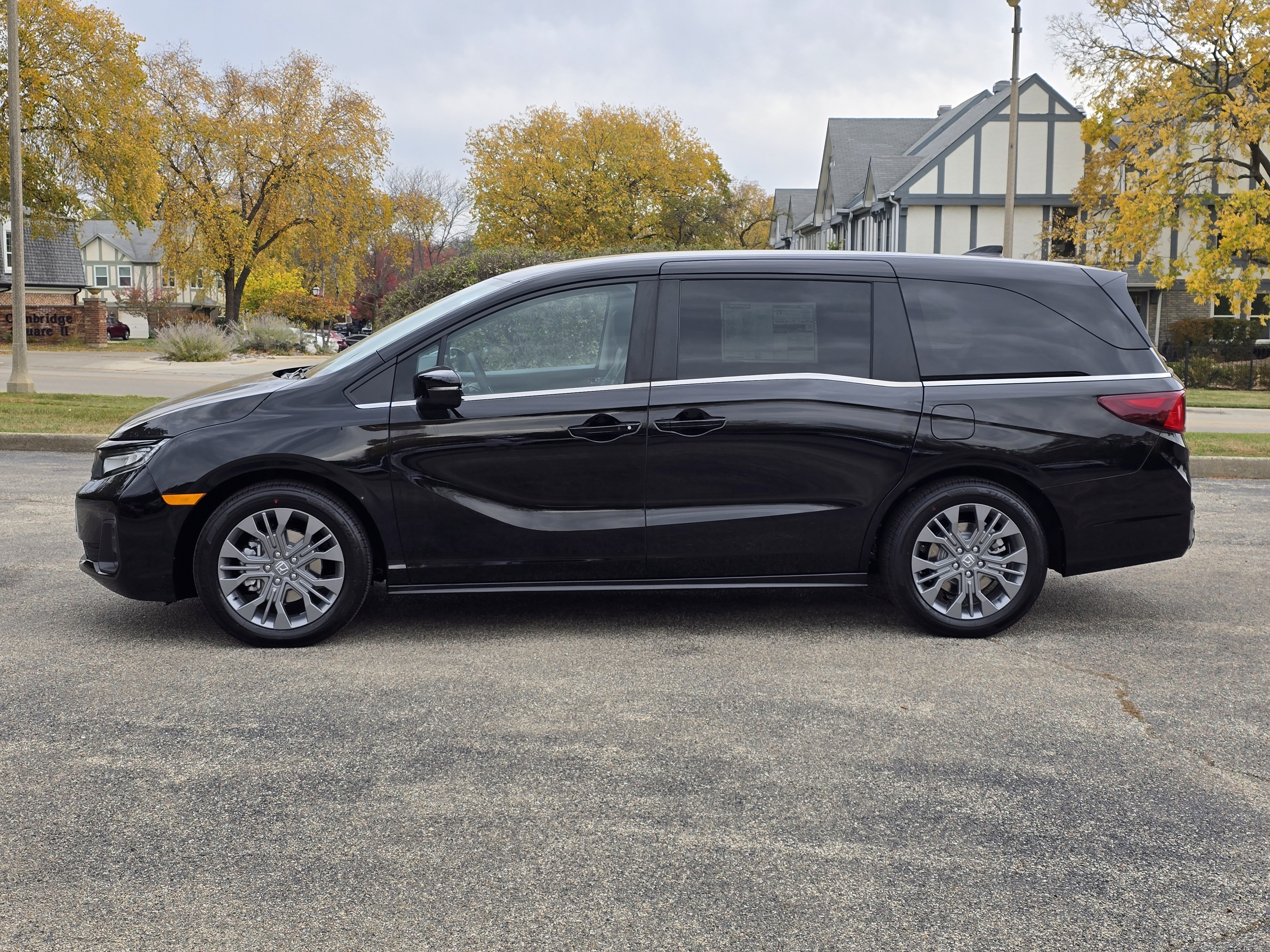 2025 Honda Odyssey Touring 3