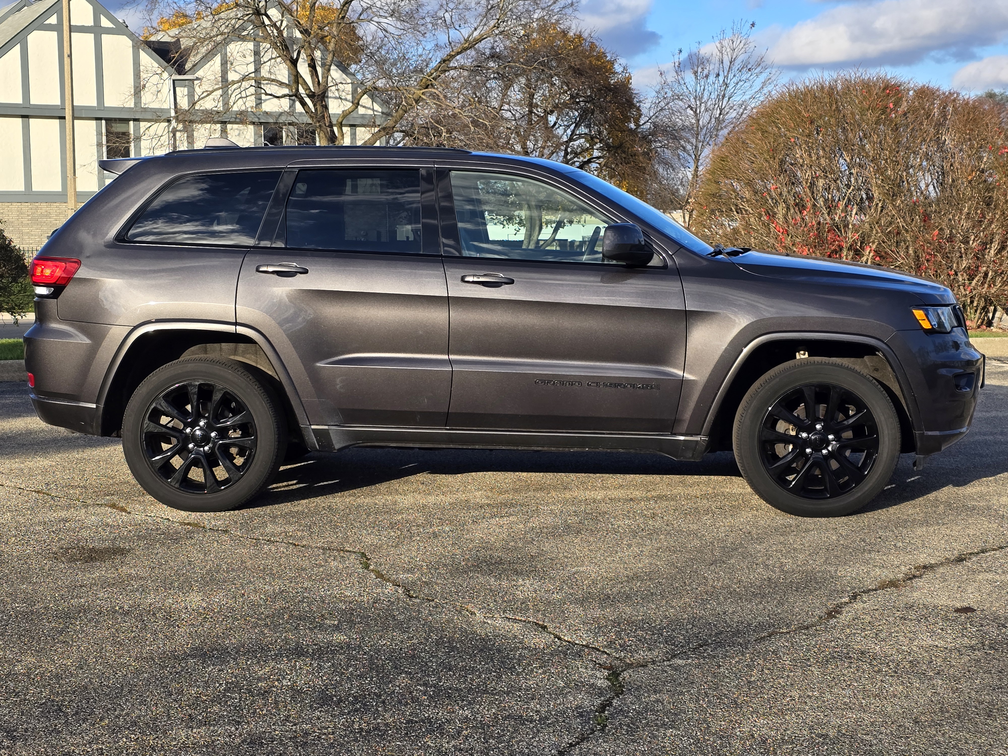 2018 Jeep Grand Cherokee Altitude 18