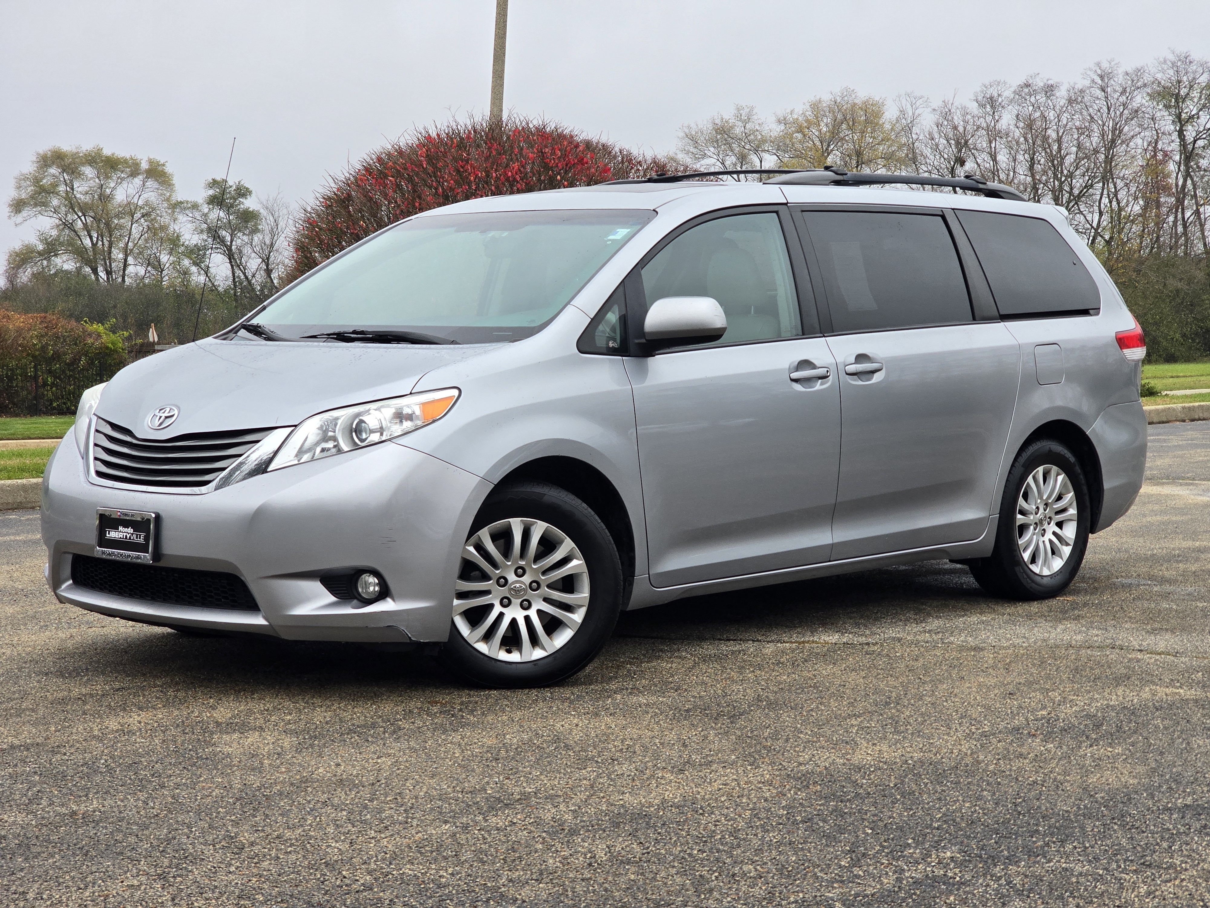 2014 Toyota Sienna XLE 1