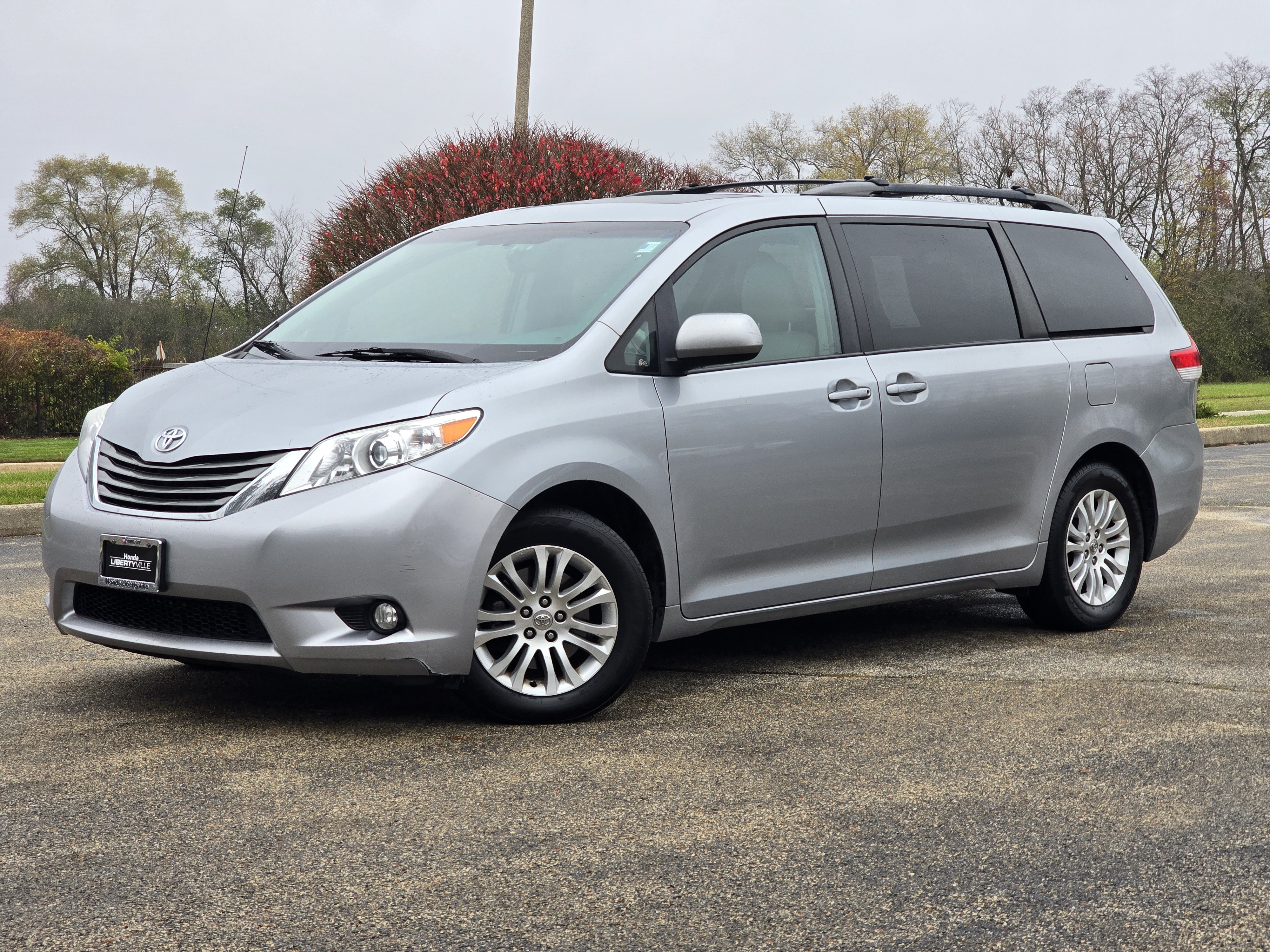 2014 Toyota Sienna XLE 9