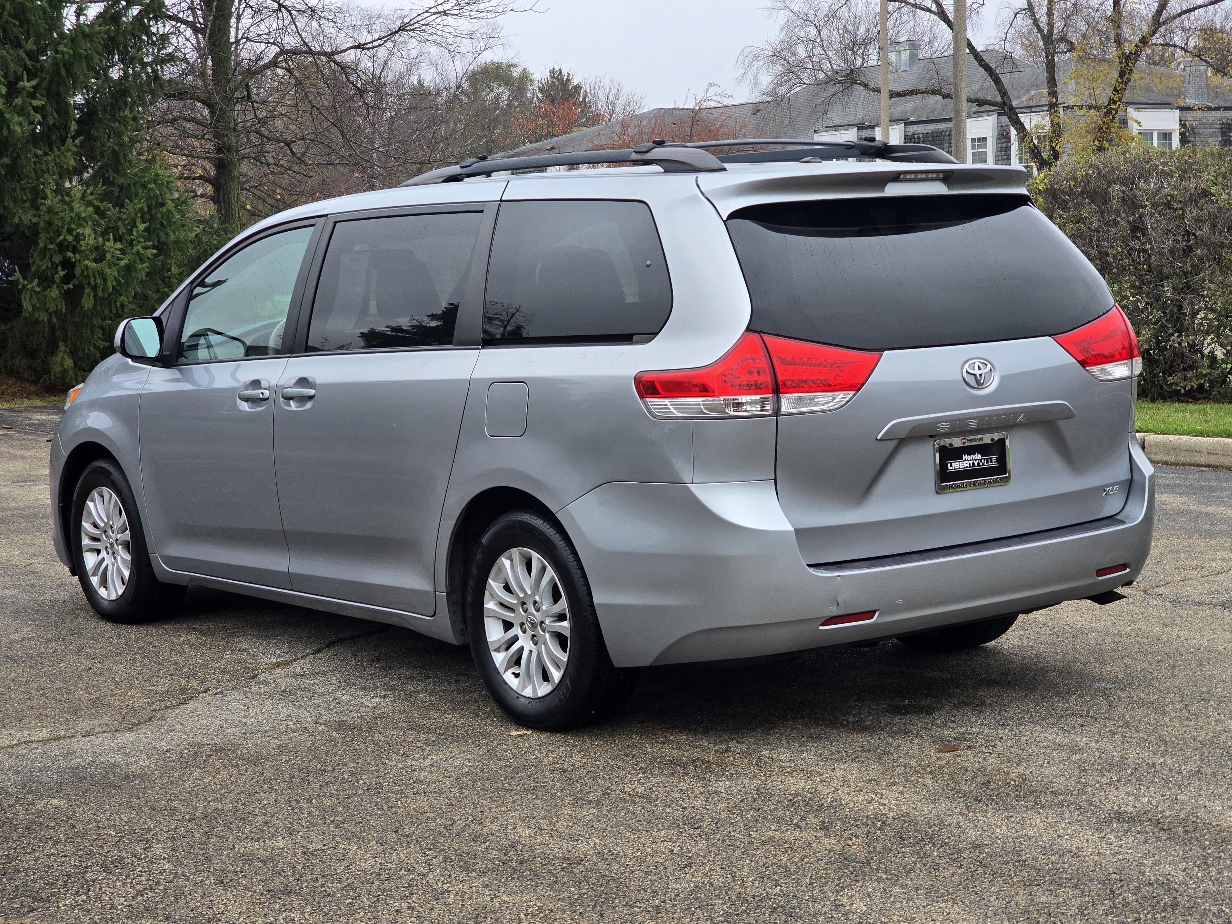 2014 Toyota Sienna XLE 11