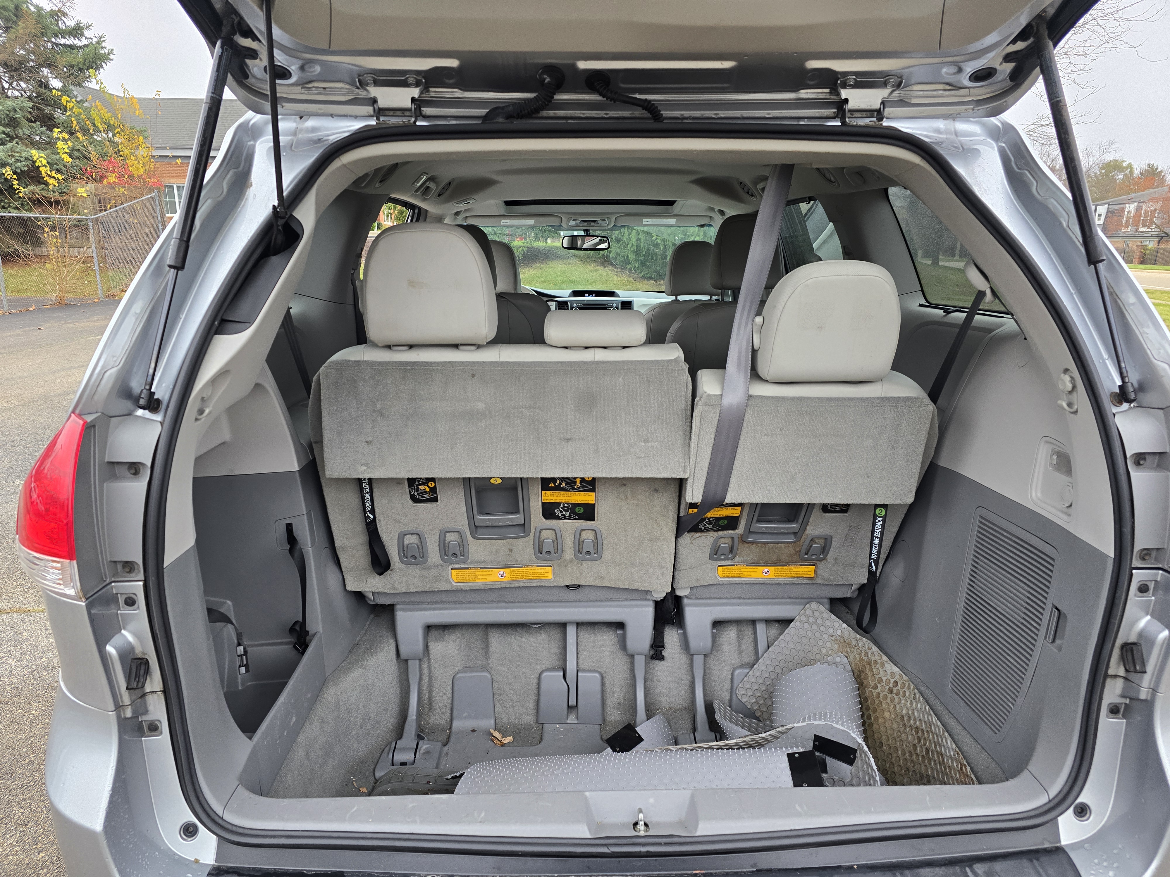 2014 Toyota Sienna XLE 14