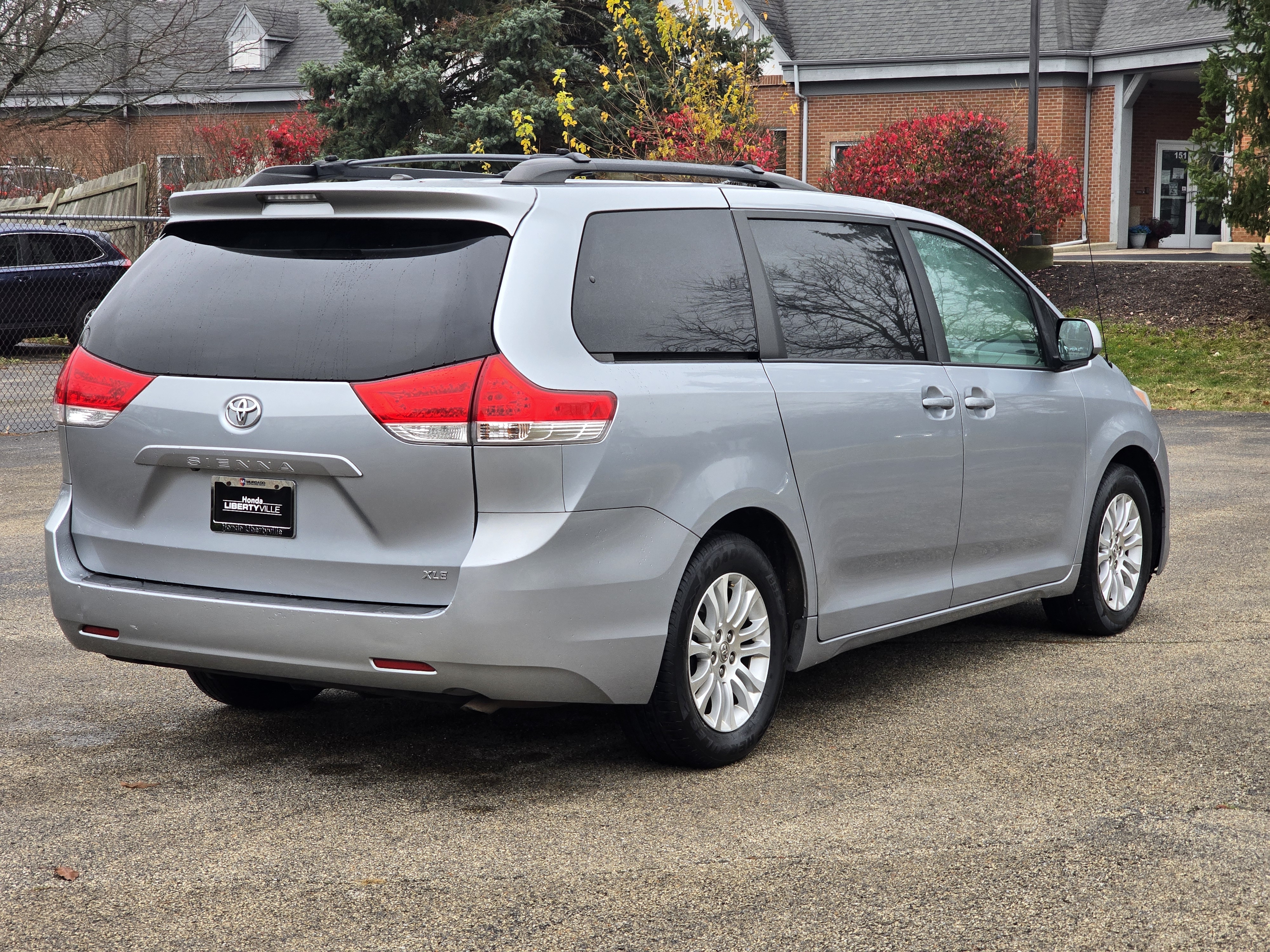 2014 Toyota Sienna XLE 16