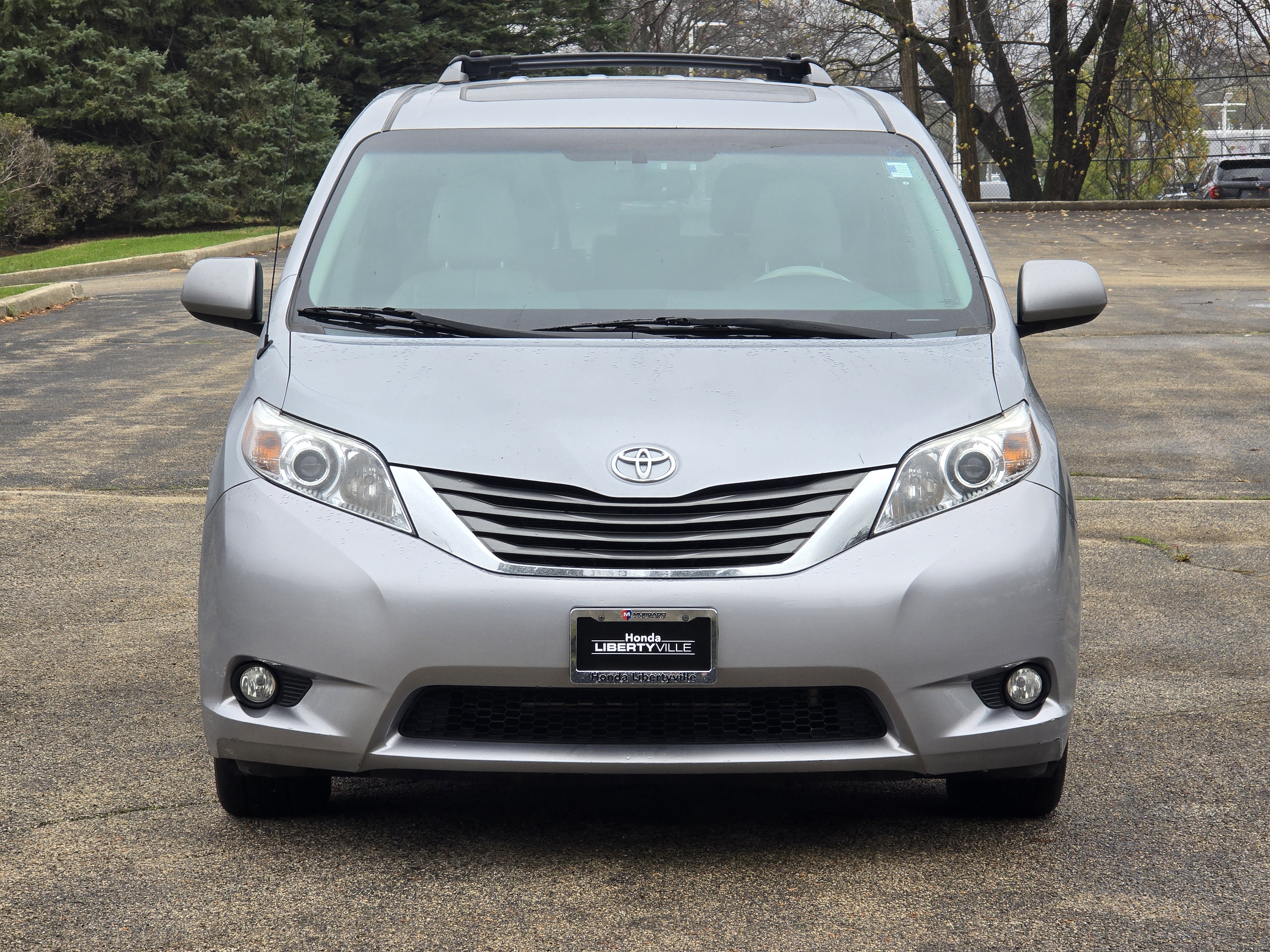 2014 Toyota Sienna XLE 19